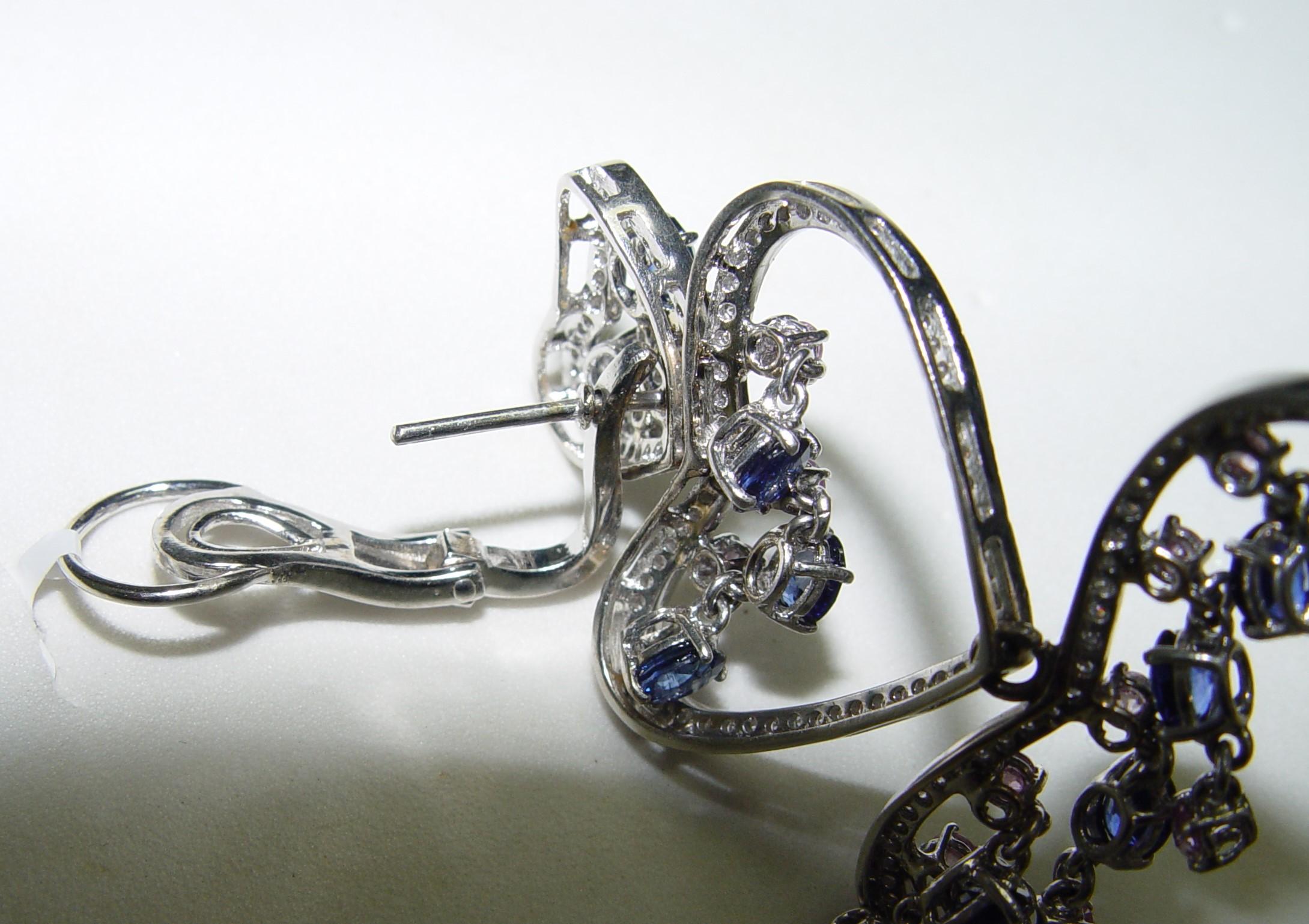 Boucles d'oreilles chandelier de 90 mm de long en saphir et diamants 18 carats 51 grammes en vente 3