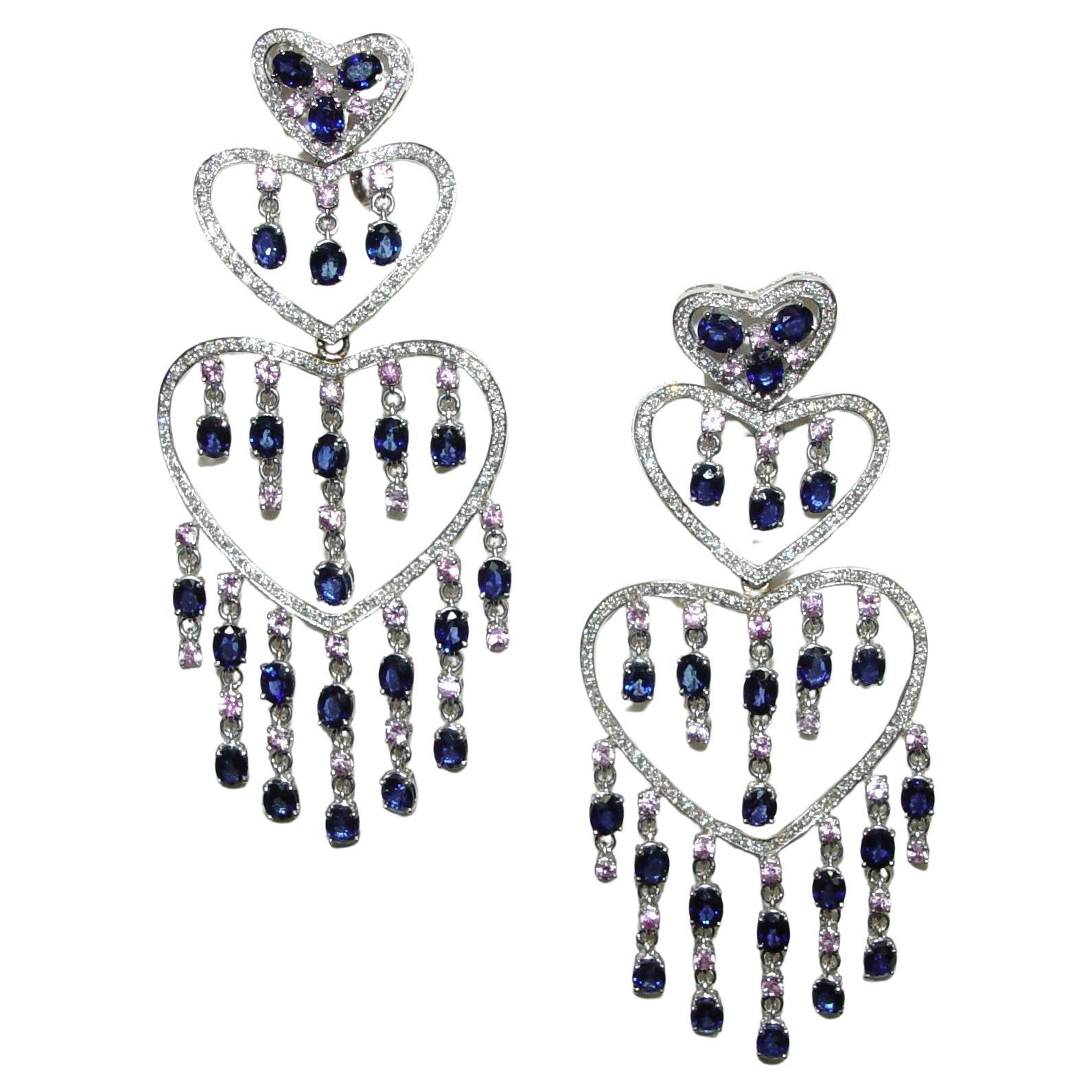 Boucles d'oreilles chandelier de 90 mm de long en saphir et diamants 18 carats 51 grammes en vente