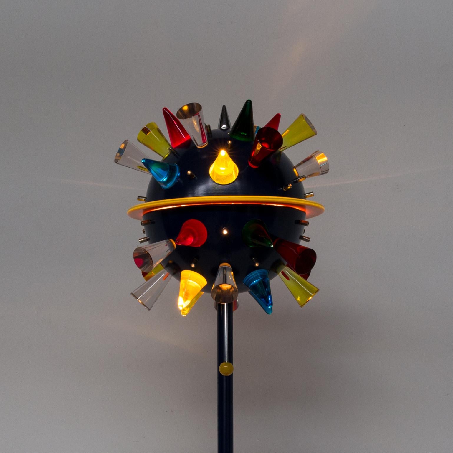 1990s Alessandro Mendini ‘Arkab’ table lamp art sculpture for Venini. This Arkab lightsculpture has been only produced in 50 pieces. Very rare and limited piece of art. This is nr 15. It has three 'tip-finger' light positions. Shown in the Venine