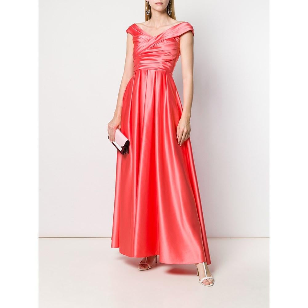 A.N.G.E.L.O. Vintage Cult red-orange satin long dress with boat neck, narrow waist and padded bust. Back zip closure.

Size: 42 IT

Flat measurements
Height: 147 cm
Bust: 37 cm
Waist: 31 cm
Hips: 44 cm

Product code: A8009

Notes: The item shows