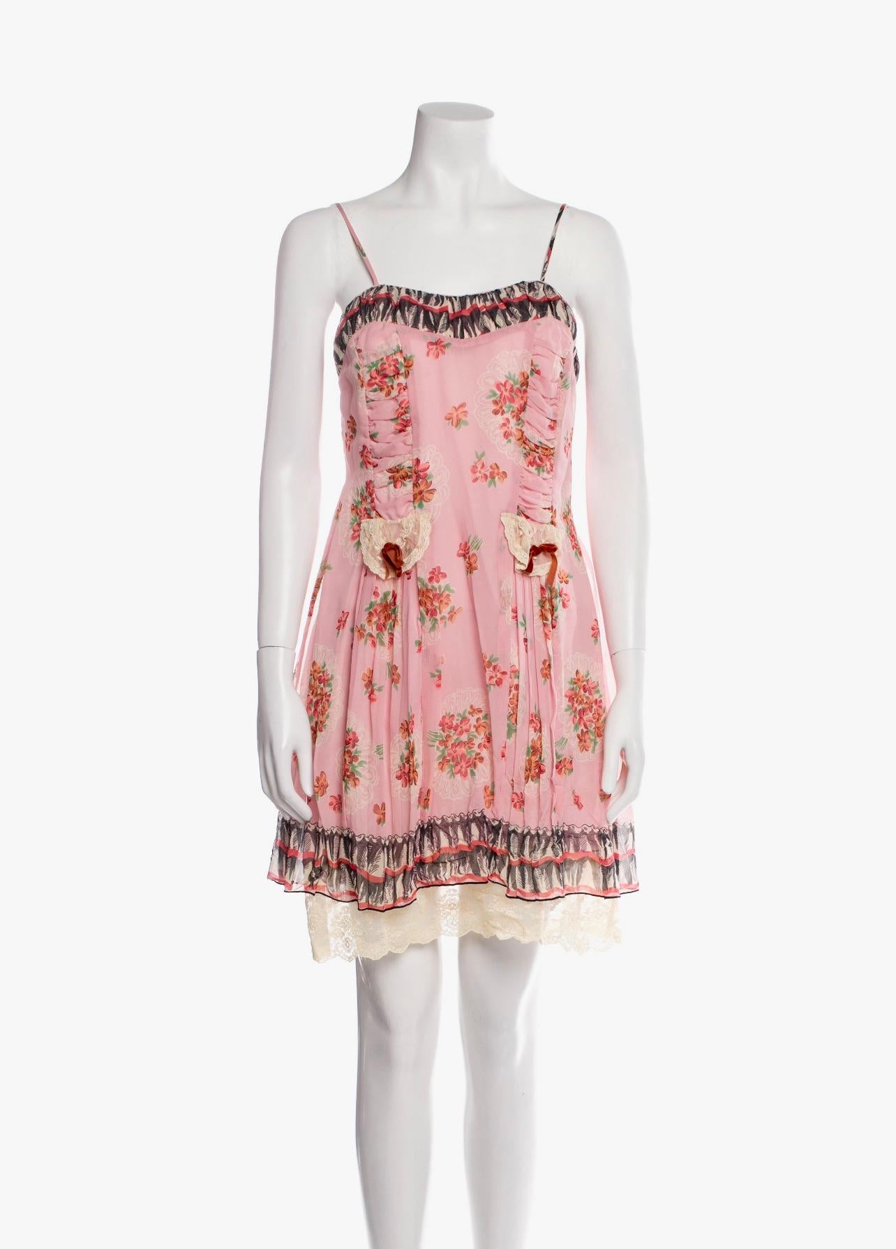 1990s Anna Sui silk slip dress with floral print

Lace trim
Condition: Excellent
100% silk
29
