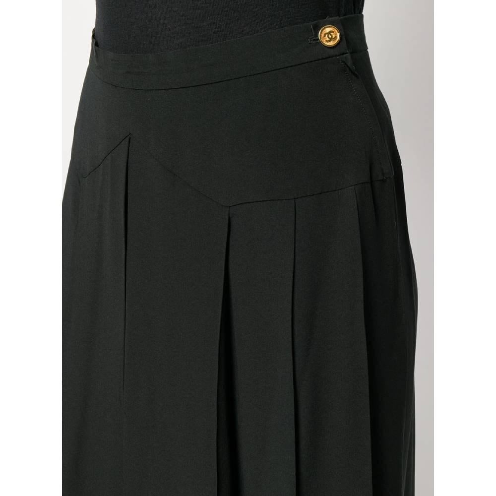 Women's 90s Black silk pleated Chanel Vintage skirt For Sale