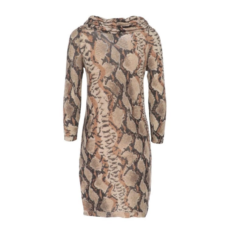 Blumarine wool knit dress with animal print. Cowl neckline with decorative jewel application and long sleeves.

Size: 40 IT

Flat measurements
Height: 93 cm
Bust: 41 cm
Shoulders: 41 cm
Sleeves: 50 cm

Product code: X1299

Composition: Wool

Made