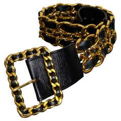 90s Chanel belt in leather and gold-tone metal chains 90s Chanel belt in leather and gold-tone metal chains