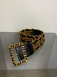 90s Chanel belt in leather and gold-tone metal chains