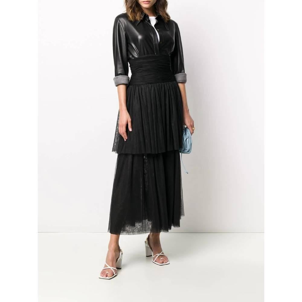 Chanel black tulle skirt. Multi-layered design, high waist with draped waistband and side hook and zip closure.

Size: 38 FR

Flat measurements
Height: 100 cm
Waist: 34 cm

Product code: A5986

Composition: 100% Polyammide - 100% Silk

Made in:
