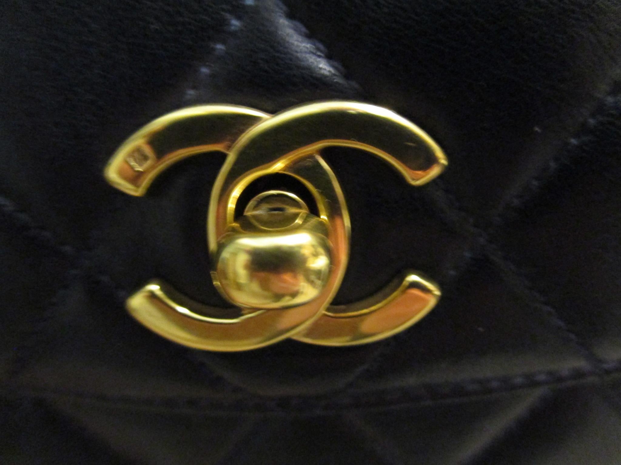 Women's 90s CHANEL CC Turnlock Lambskin Leather Waist Belt Bag Black Gold Hardware