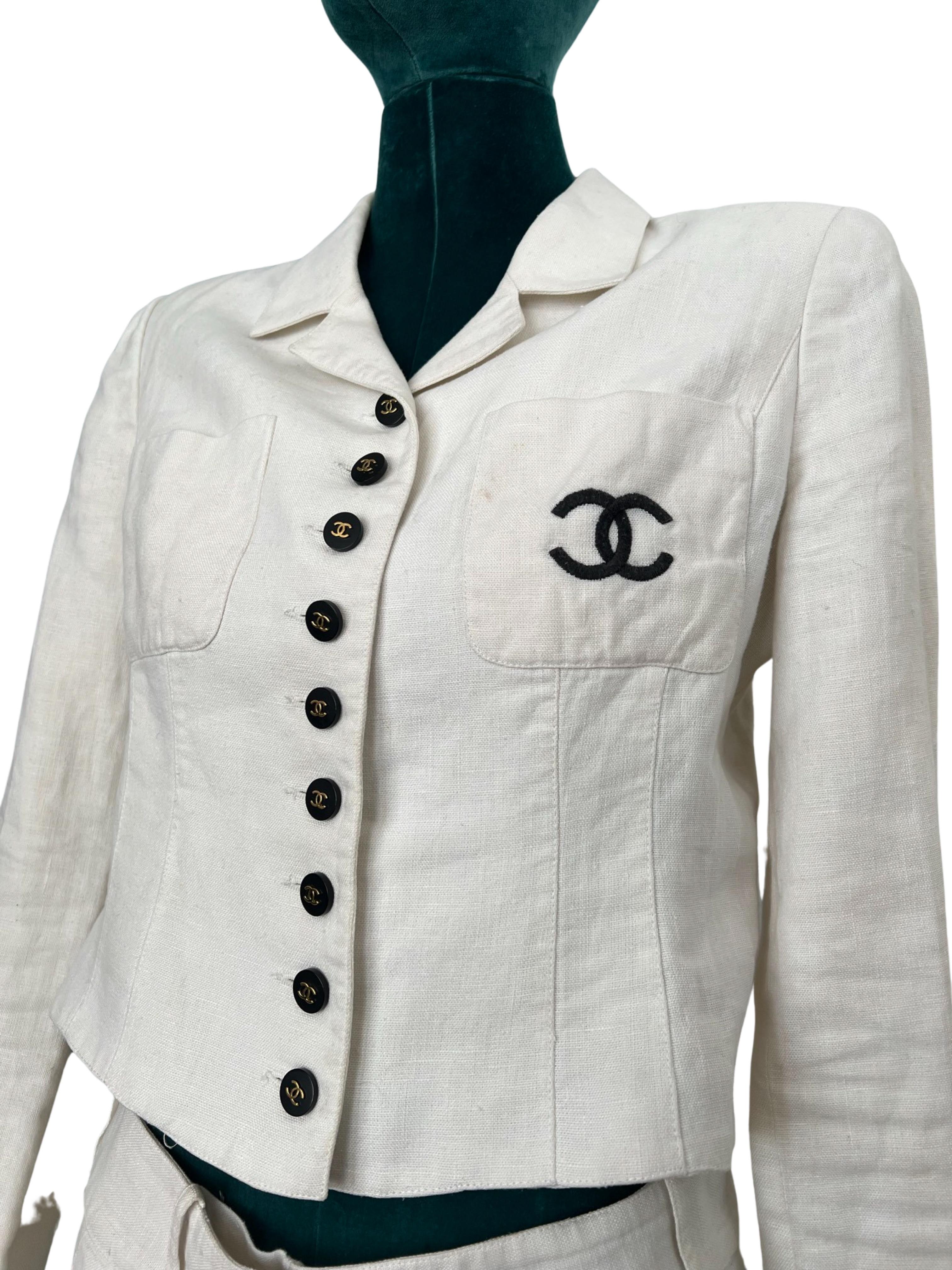 90er Jahre Chanel Classic Leinen Anzug weiß  Damen im Angebot