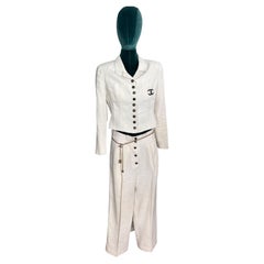 1980's Chanel Haute Couture Cream Boucle and Tweed Skirt Suit