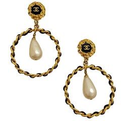 Vintage 90's CHANEL Clip-on Pendant Earrings in Black Leather and Gilt Metal