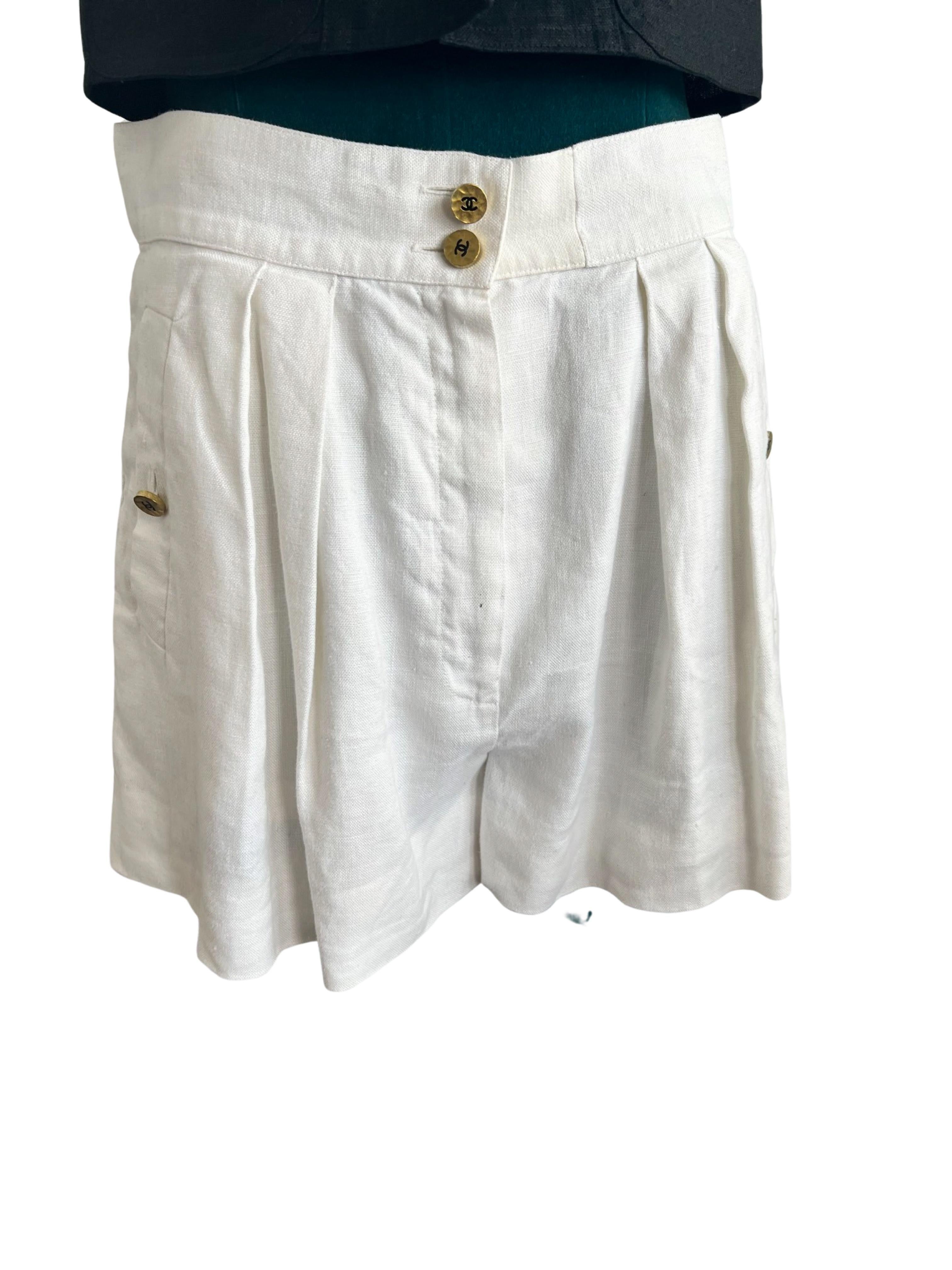 Step into the nostalgia of the 90s with these chic Chanel white line shorts. Exuding the classic Chanel aesthetic, these shorts combine comfort, style, and luxury. Here are the key features of this iconic piece:

Design:
These shorts feature a clean