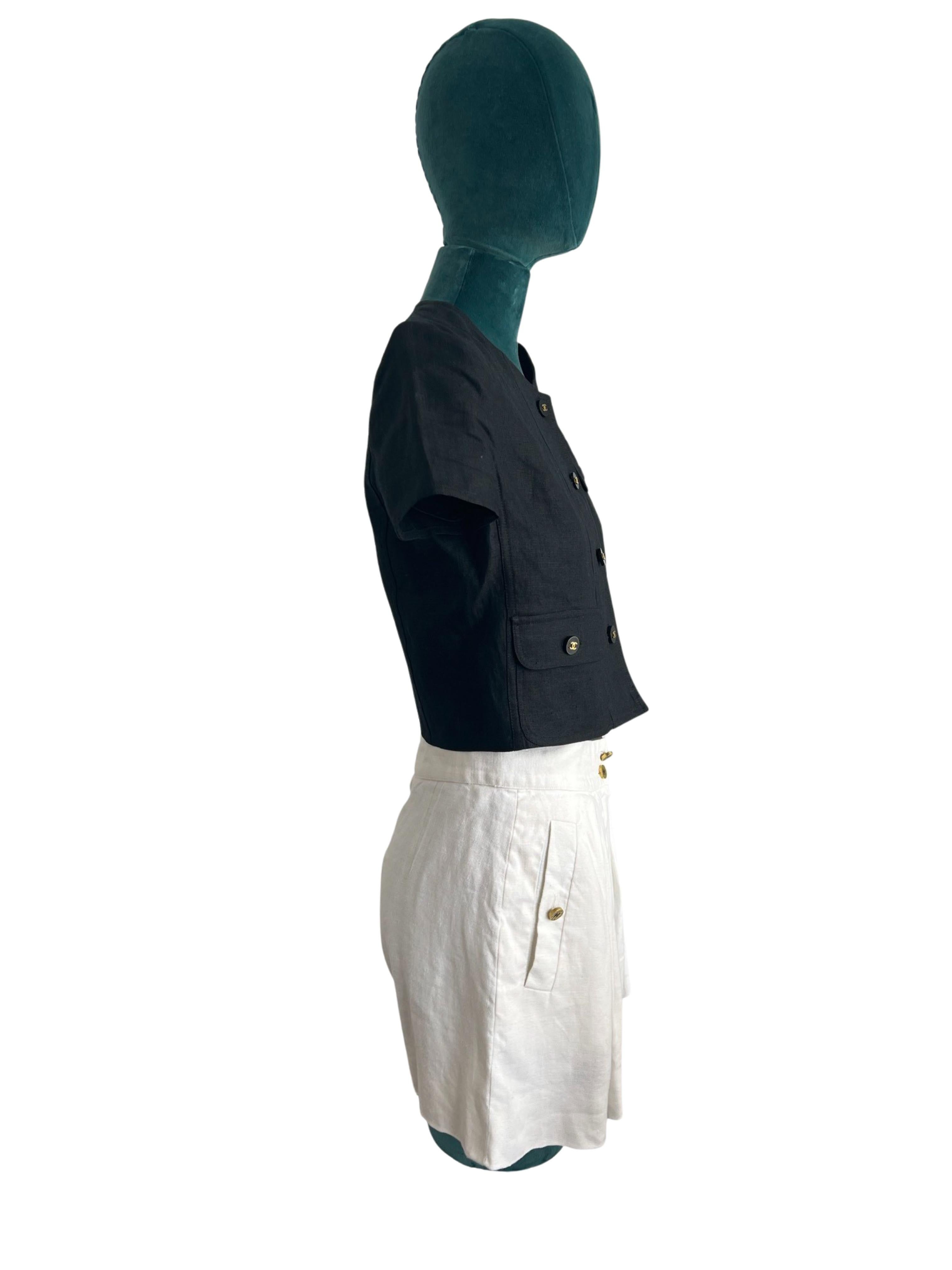 Weiße Chanel Line-Shorts aus den 90er Jahren mit CC-Gold unten  im Zustand „Gut“ im Angebot in Toronto, CA