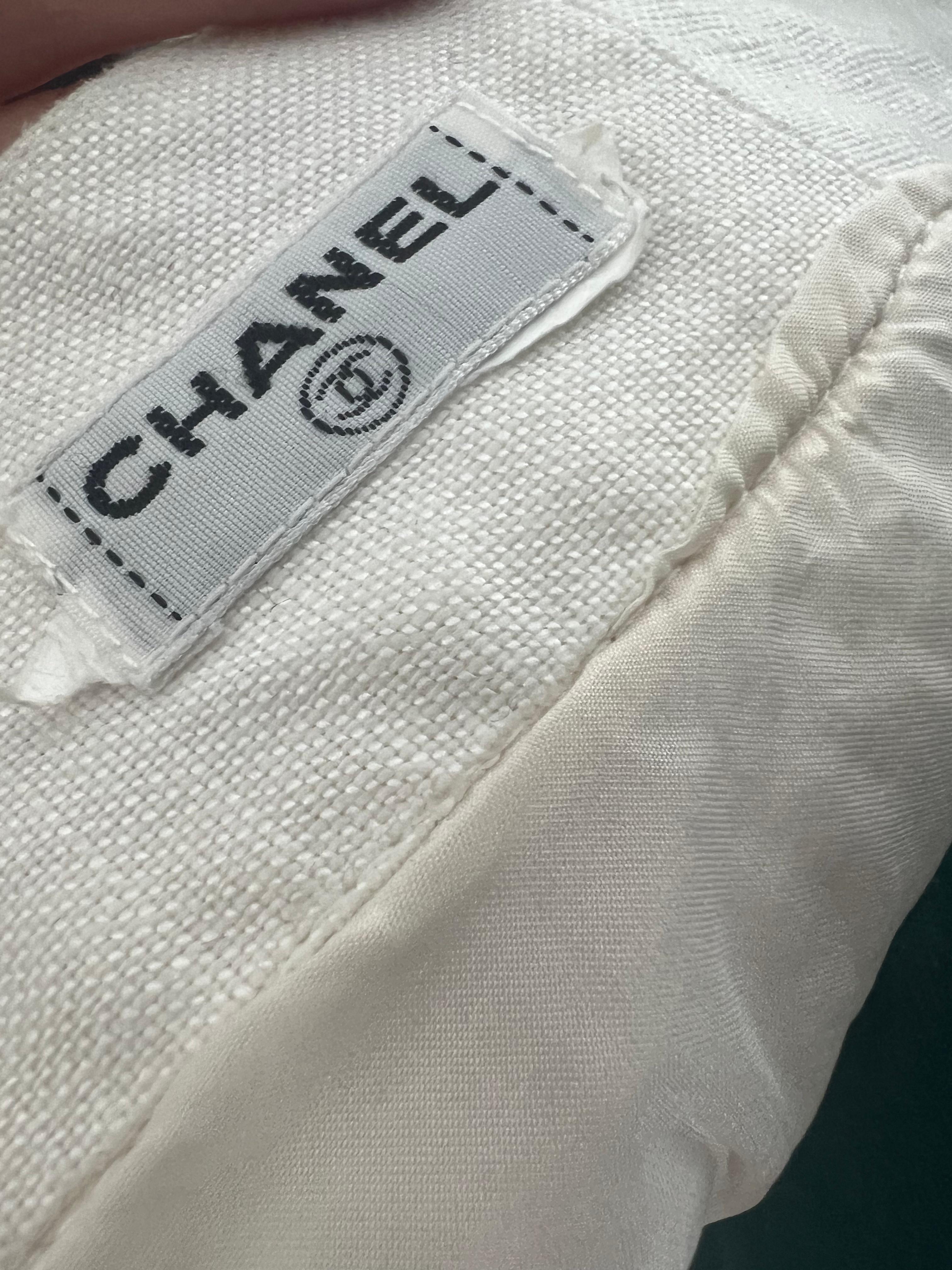 Weiße Chanel Line-Shorts aus den 90er Jahren mit CC-Gold unten  im Angebot 1
