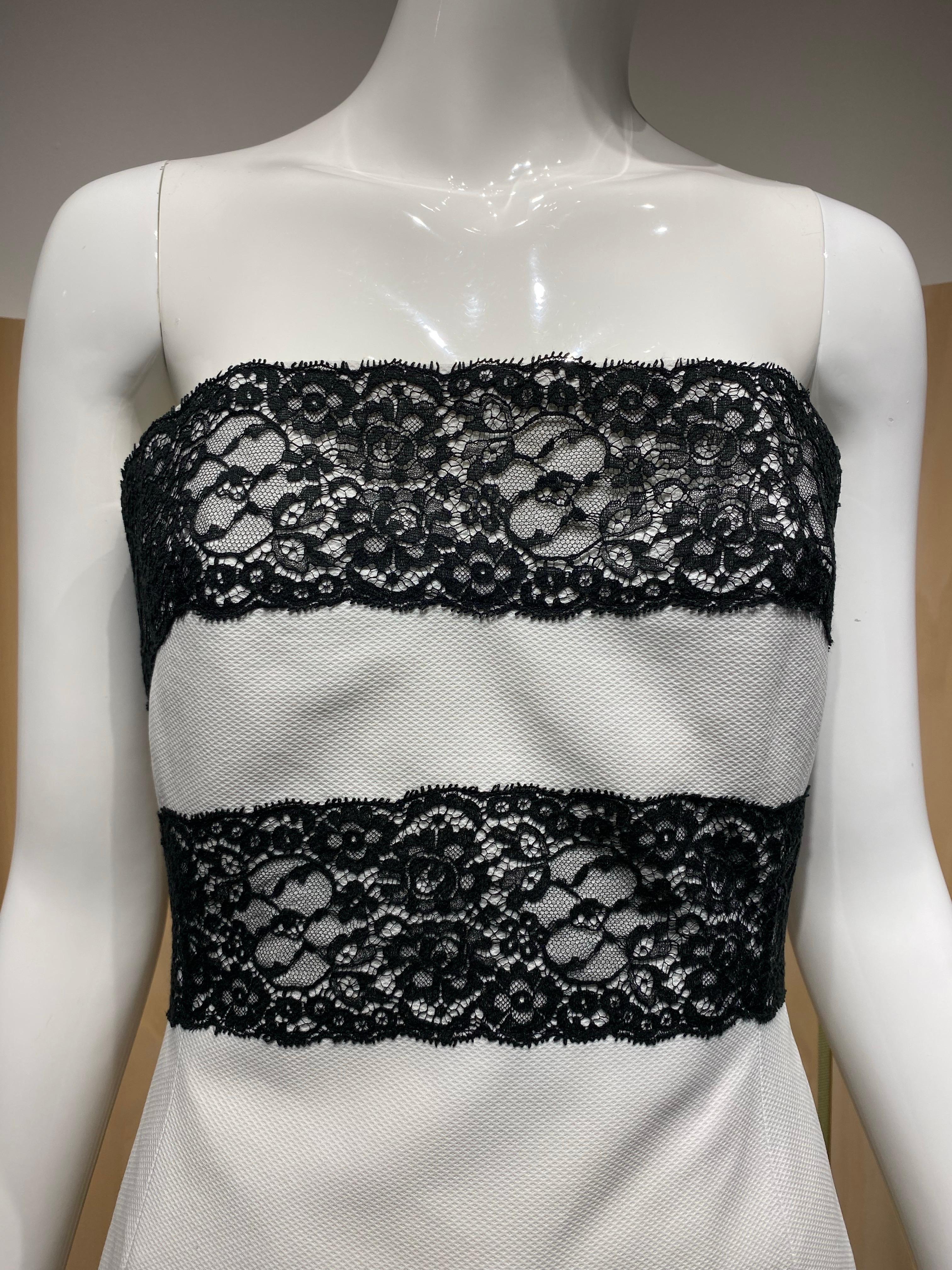 90er Chanel Trägerloses Weißes Baumwollkleid mit Spitze im Angebot 1