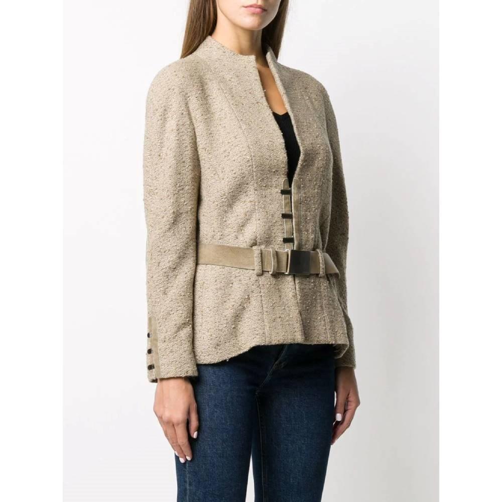 90s Chanel Vintage beige bouclè wool fitted jacket with logoed belt In Good Condition In Lugo (RA), IT