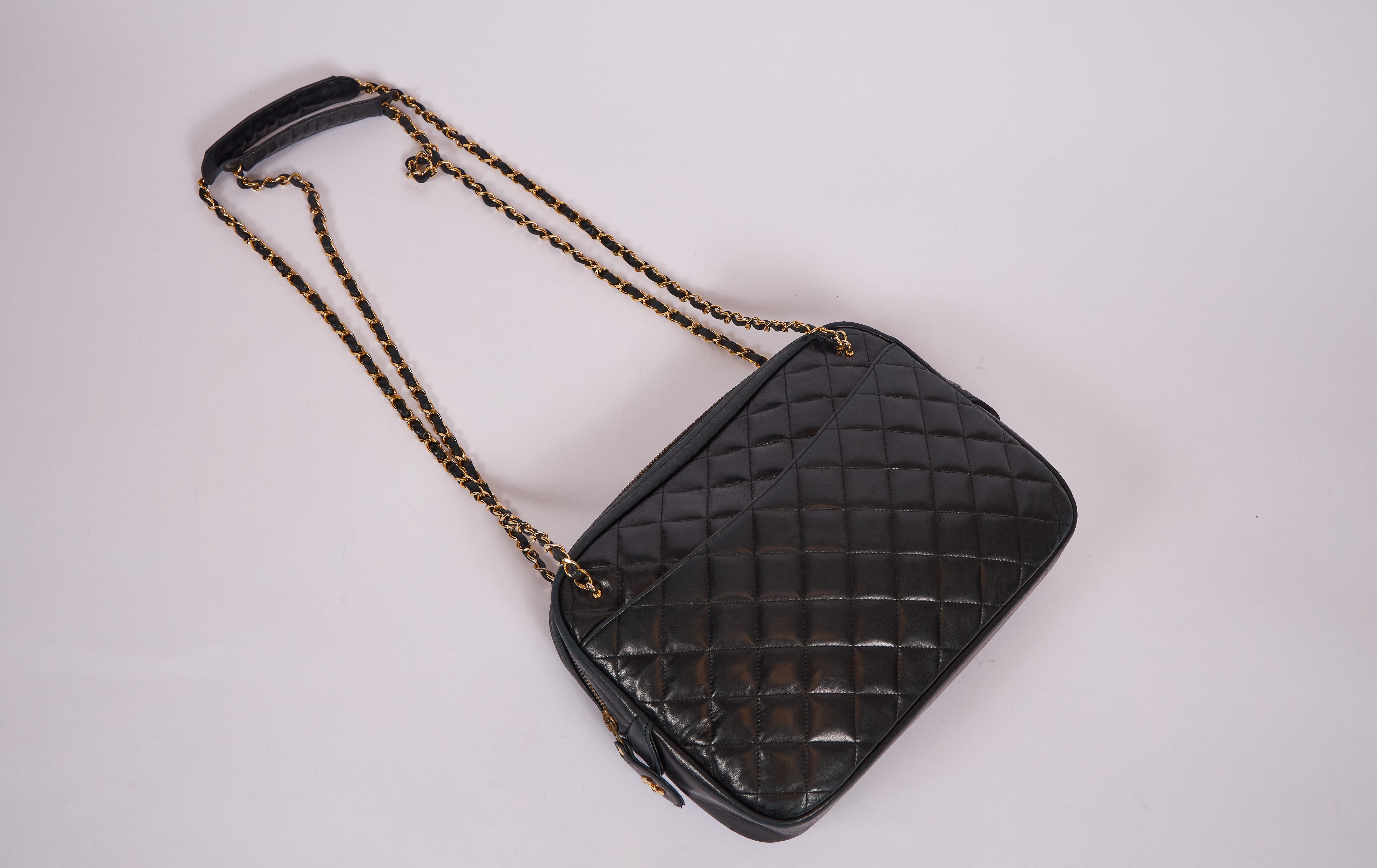 90's Chanel Vintage Black Quilted Leather Shoulder Bag with Wallet In Good Condition In West Hollywood, CA