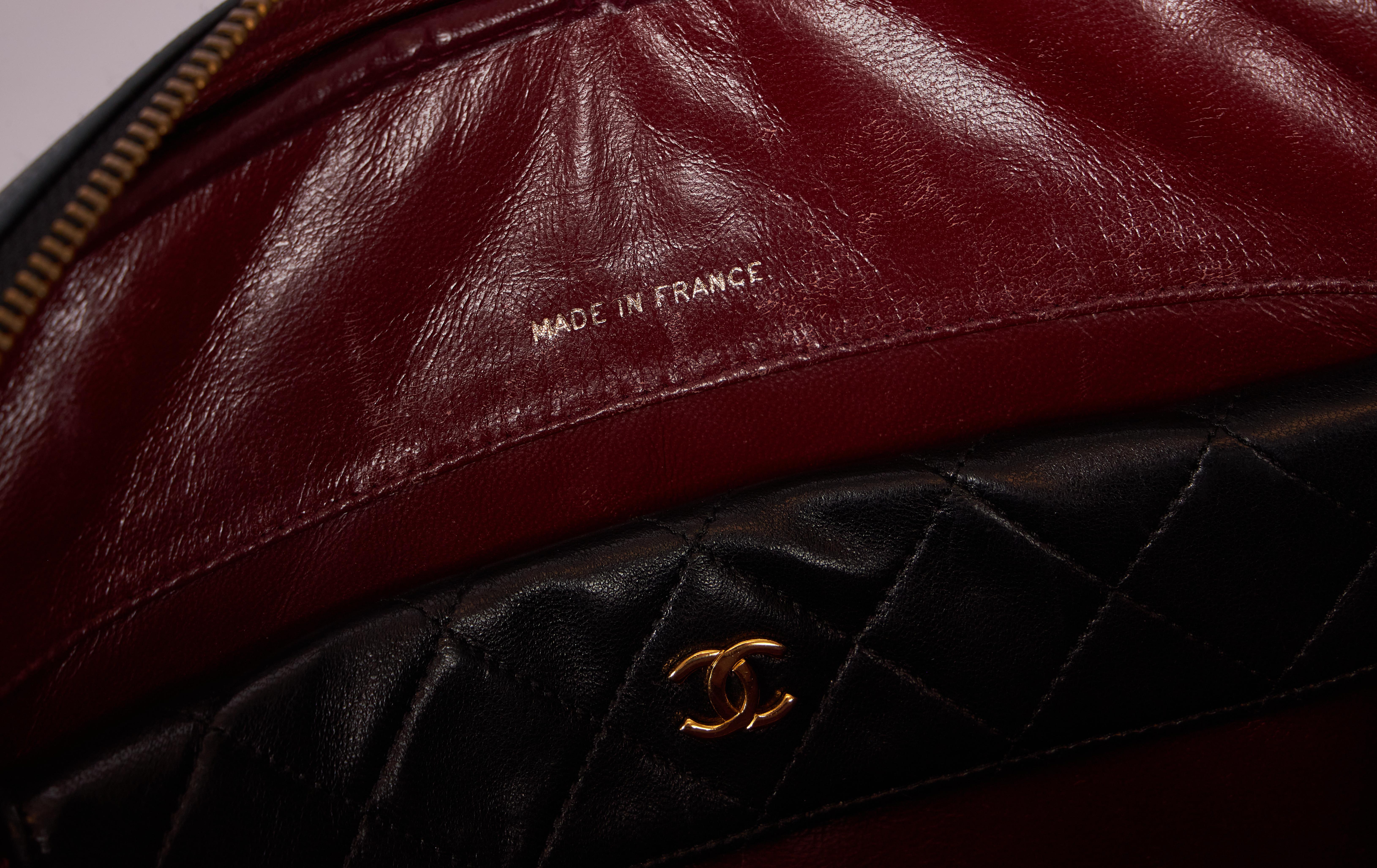 90's Chanel Vintage Black Quilted Leather Shoulder Bag with Wallet 1