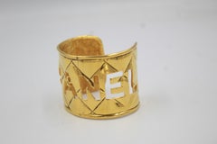 90's Chanel Vintage cuff bracelet in Gold-Plated Metal