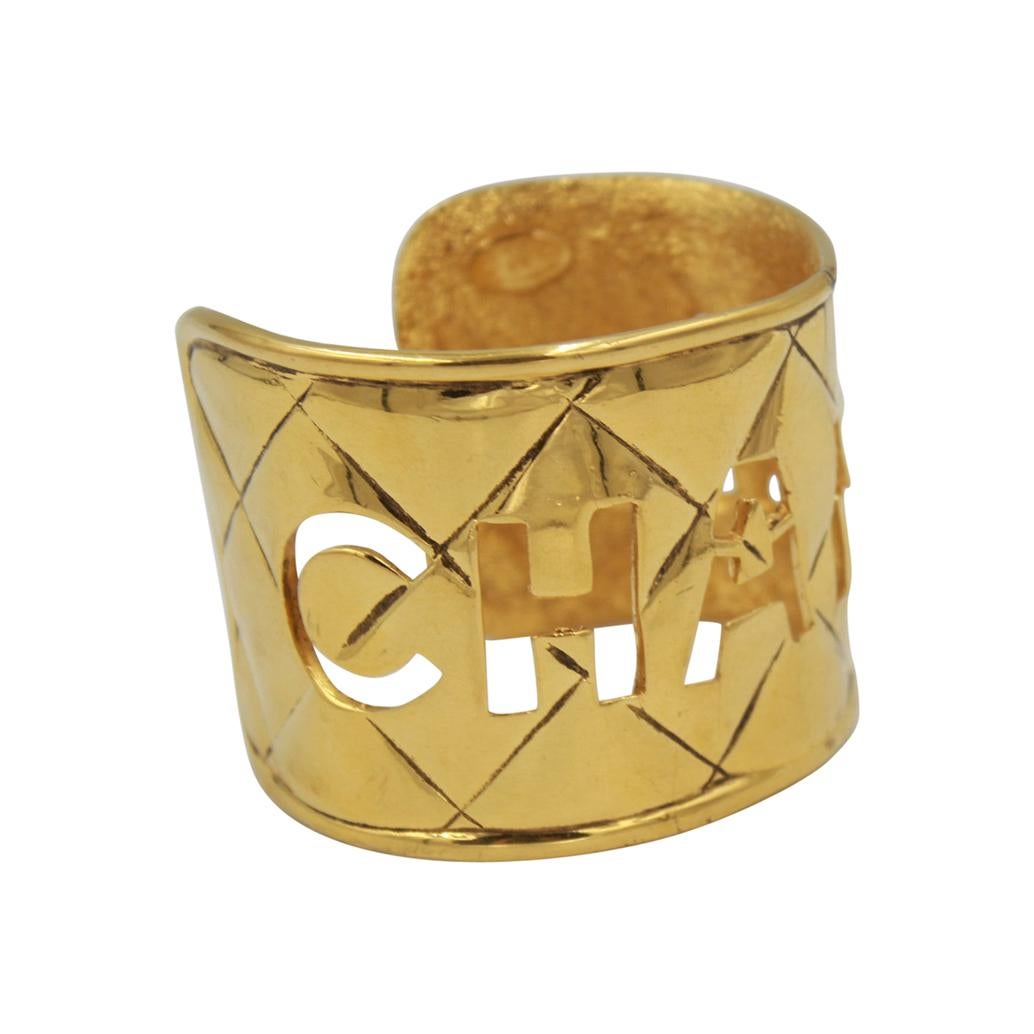90
s Chanel Vintage cuff bracelet in Gold-Plated Metal For Sale