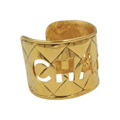 90's Chanel Vintage cuff bracelet in Gold-Plated Metal