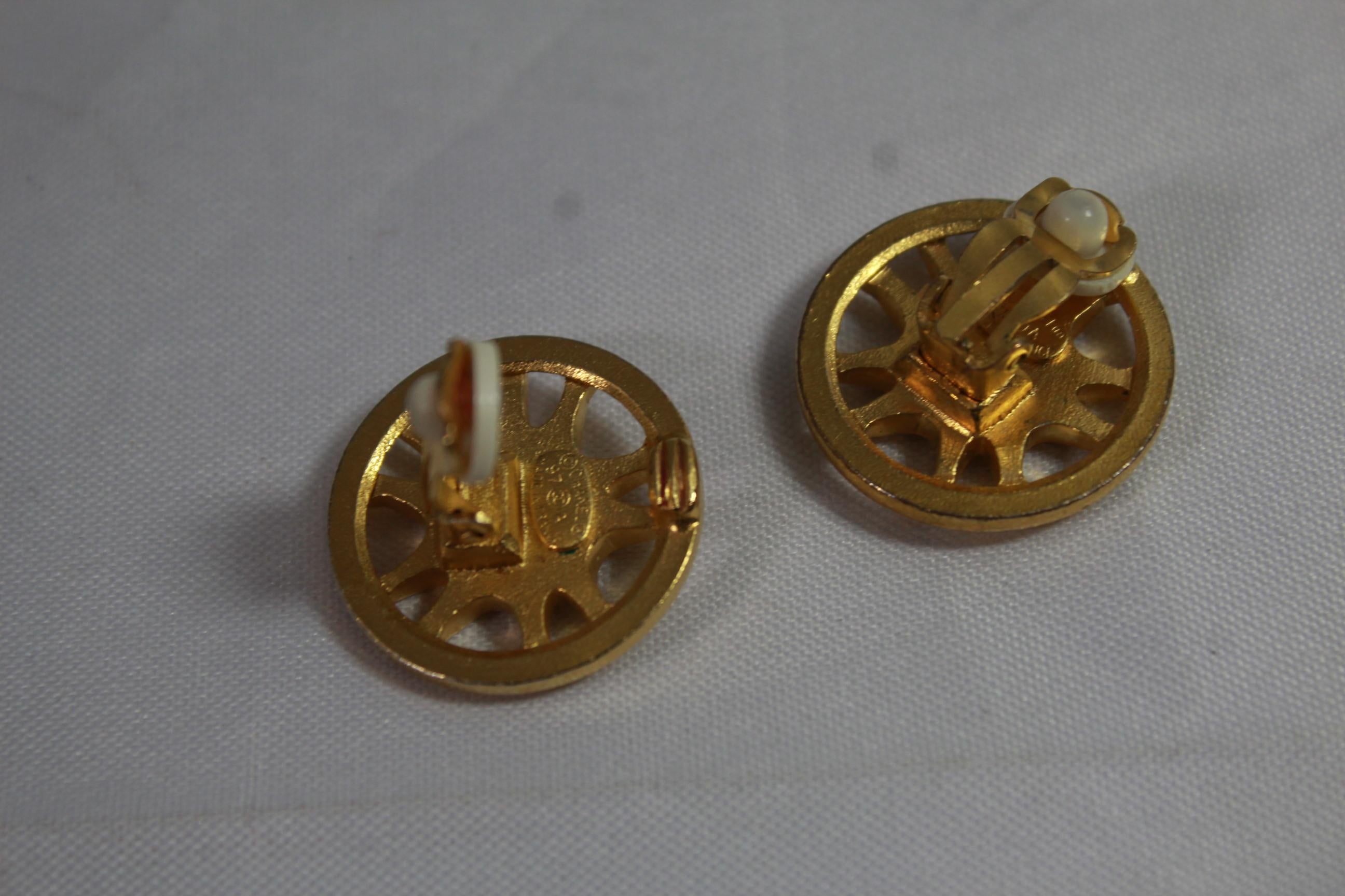 90's Chanel Vintage  Earrings in Gold-Plated Metal In Good Condition For Sale In Paris, FR
