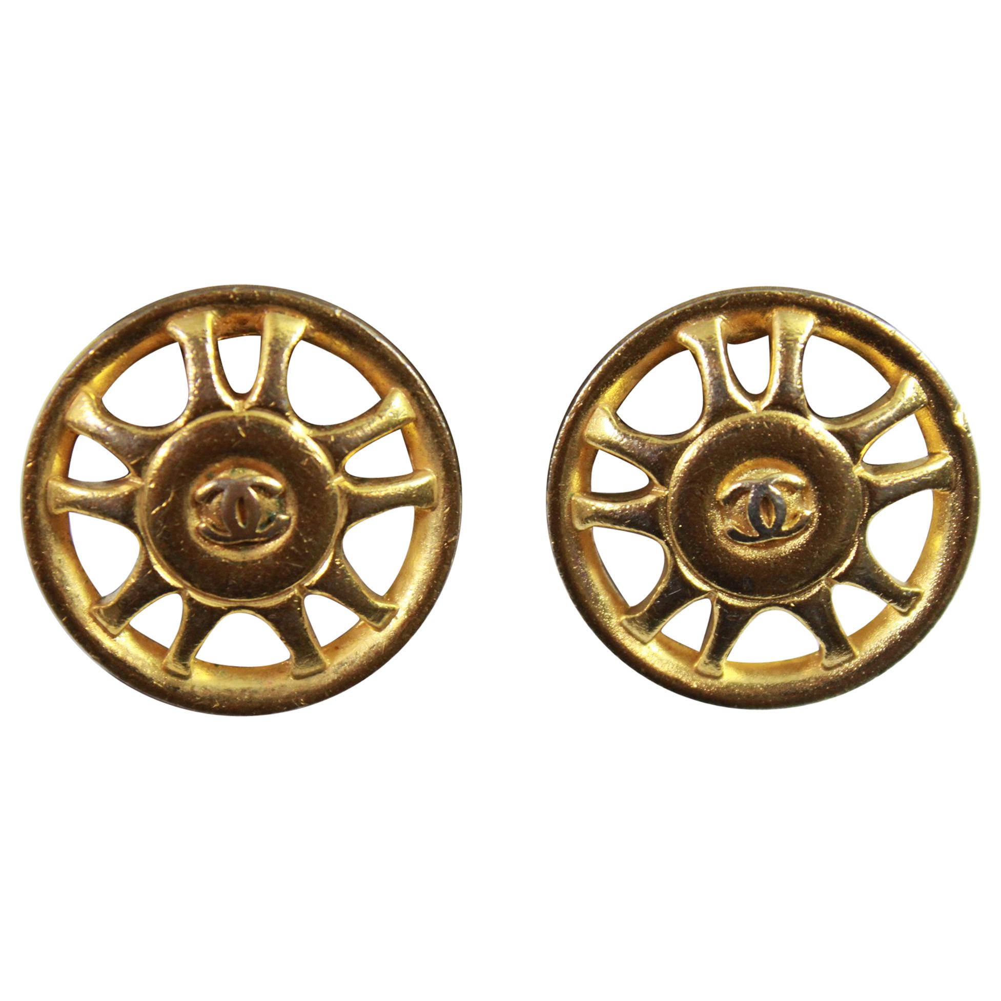 90's Chanel Vintage  Earrings in Gold-Plated Metal For Sale