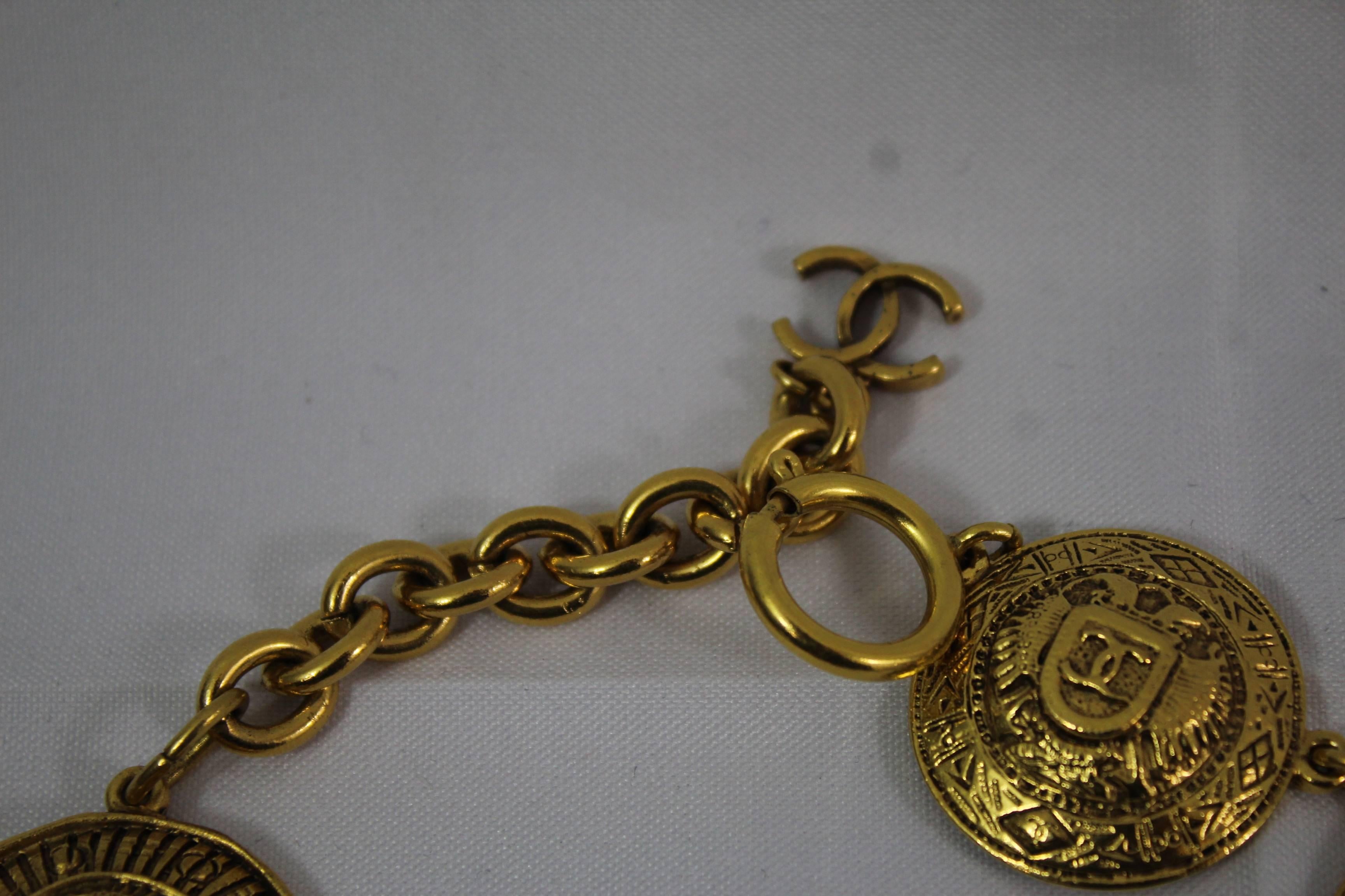 90's Chanel Vintage Golden Metal Necklace In Good Condition In Paris, FR
