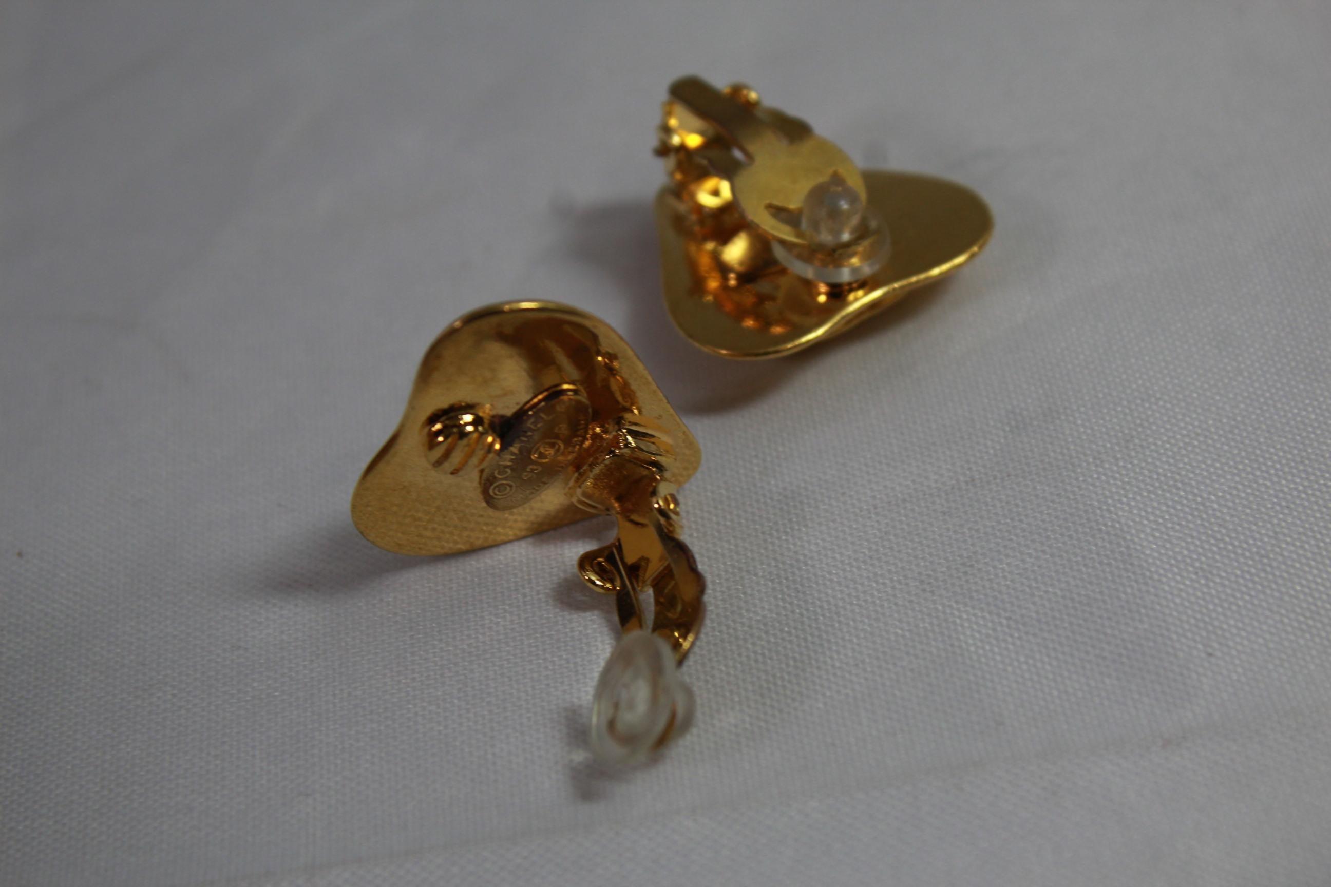 Women's 90's Chanel Vintage  Heart Earrings in Gold-Plated Metal