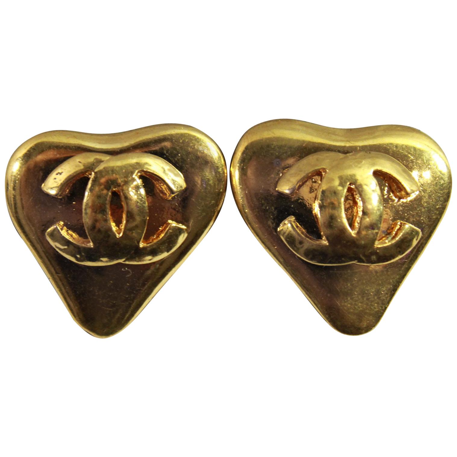 90's Chanel Vintage  Heart Earrings in Gold-Plated Metal
