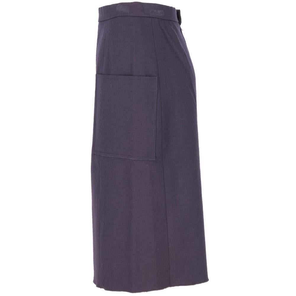 Chloé wine-colored wool skirt. High waist, back zip and hook closure and two front patch pockets. Lined.

Size: 40 IT

Flat measurements
Height: 67 cm
Waist: 34 cm

Product code: X5113

Notes: The item shows the hanger signs as shown in the