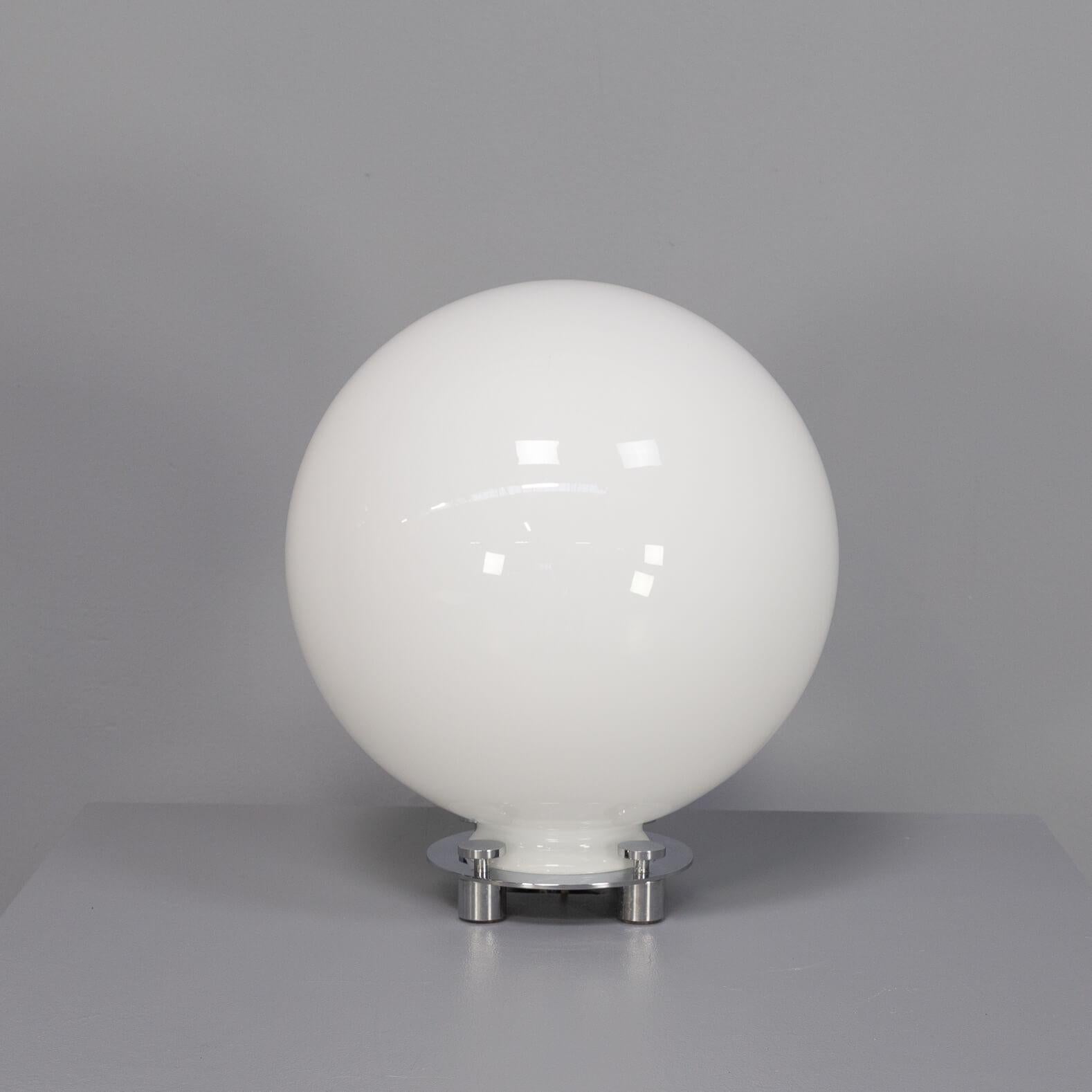 Very rare table lamp designed in the 90s by Emiliana Martinelli. Part of the big ball 35 pendant family this table lamp is very rare. Round opaline glass, chromed foot.Good condition with E27 socket that allow you also to place led bulbs. Timeless