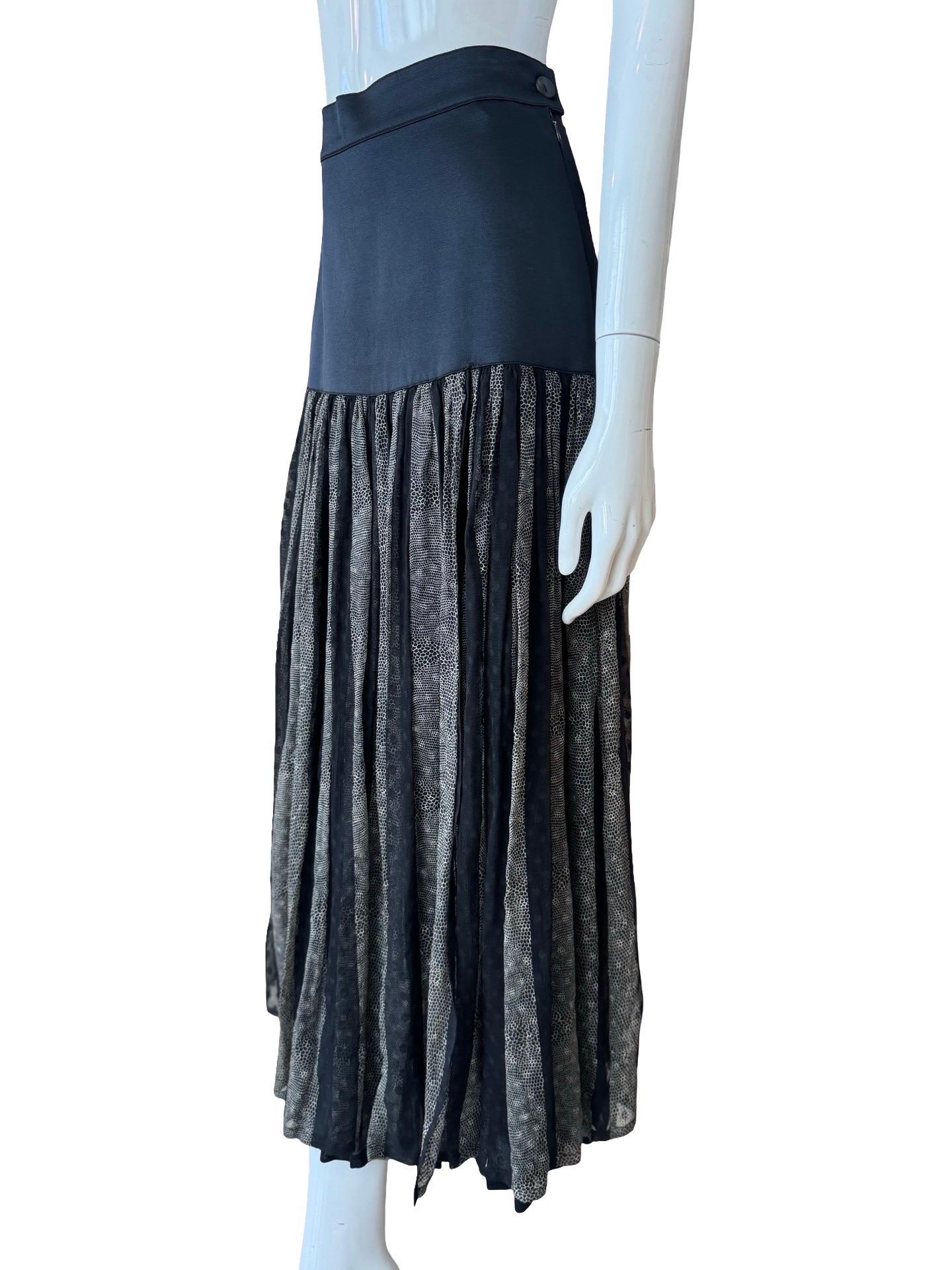 Noir Jupe taille basse Escada des années 90 en vente