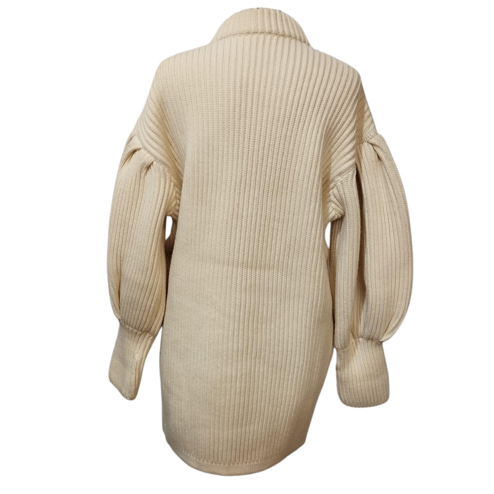 Vintage degli anni '90, estremamente raro
100% lana merinos extrafine
Whiting colore avorio
Colletto rotondo
Spalle e braccia larghe
Spalla/orecchio cm 75 (29,5 pollici)
Spalla cm 62 (24,4 pollici)
Francese taglia 40, italiano 44
Spedizione