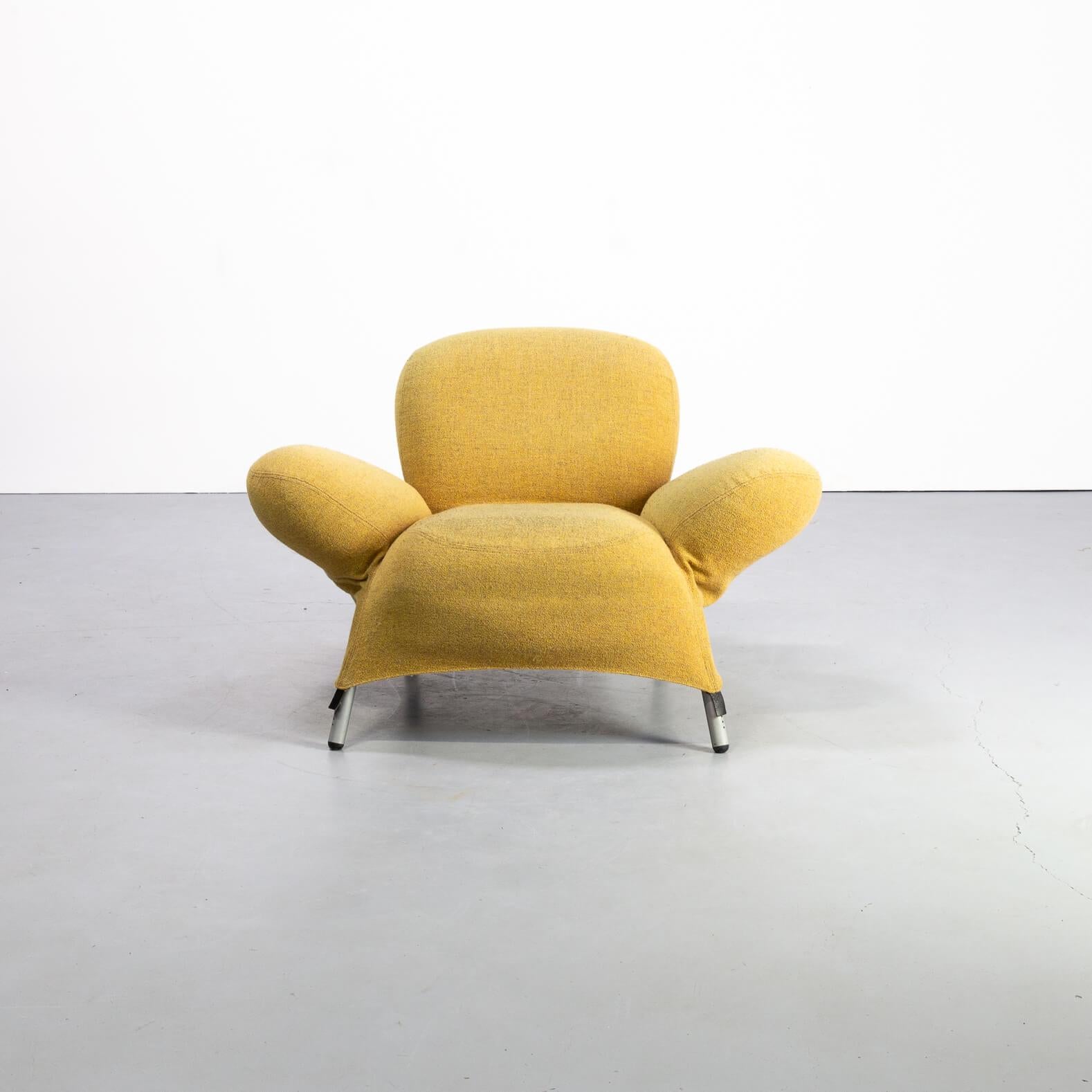 The ‘Bobo’ fauteuil is a fine example of this way of design by Gerard Van Den Berg. This uniquely shaped shell comes with a lot of possible sitting possibilities. Changing sitting positions in an armchair is kind of difficult because the armrest is