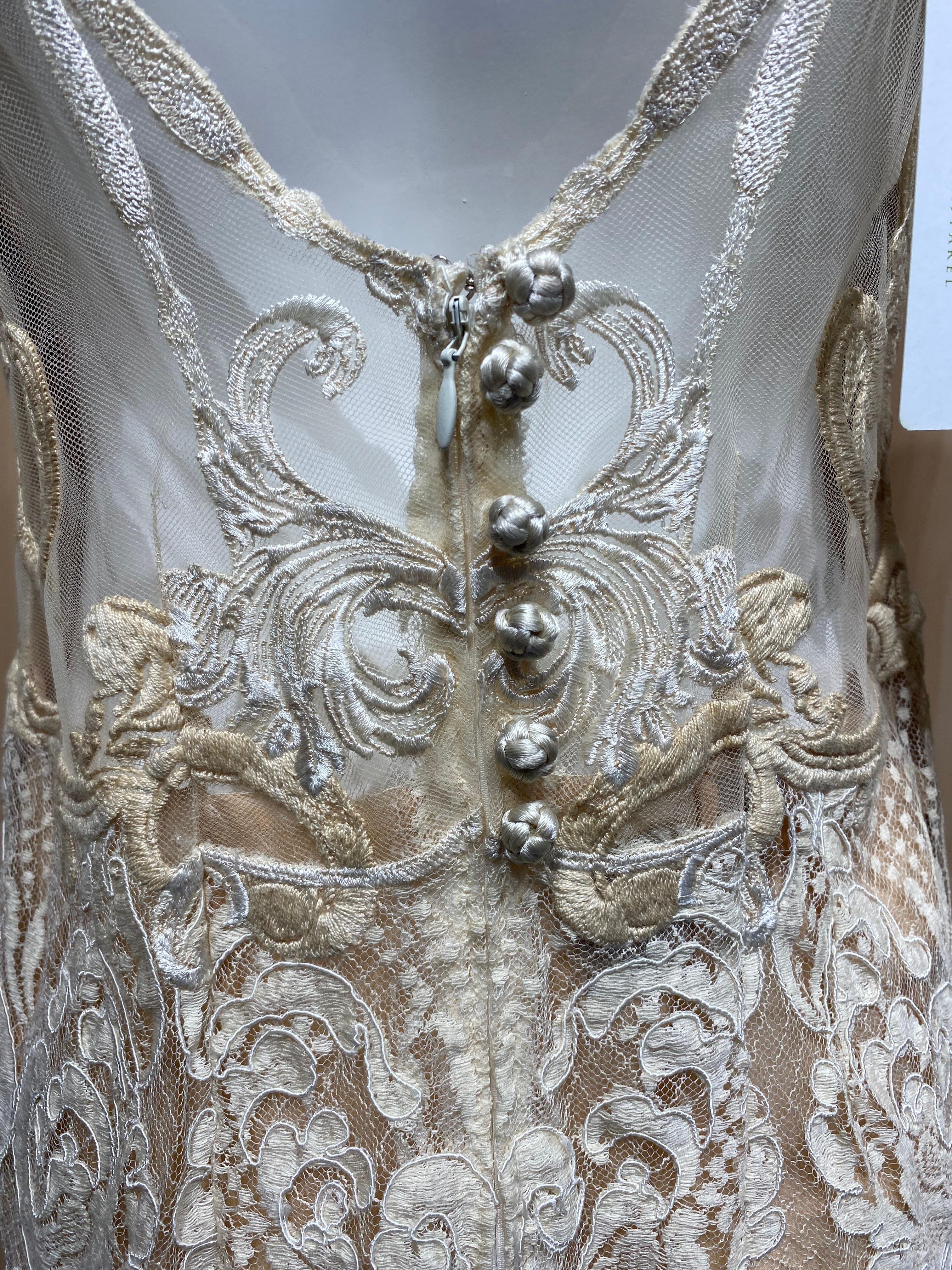90er Gianfranco Ferre Cremefarbenes Cocktailkleid aus Spitze im Angebot 6