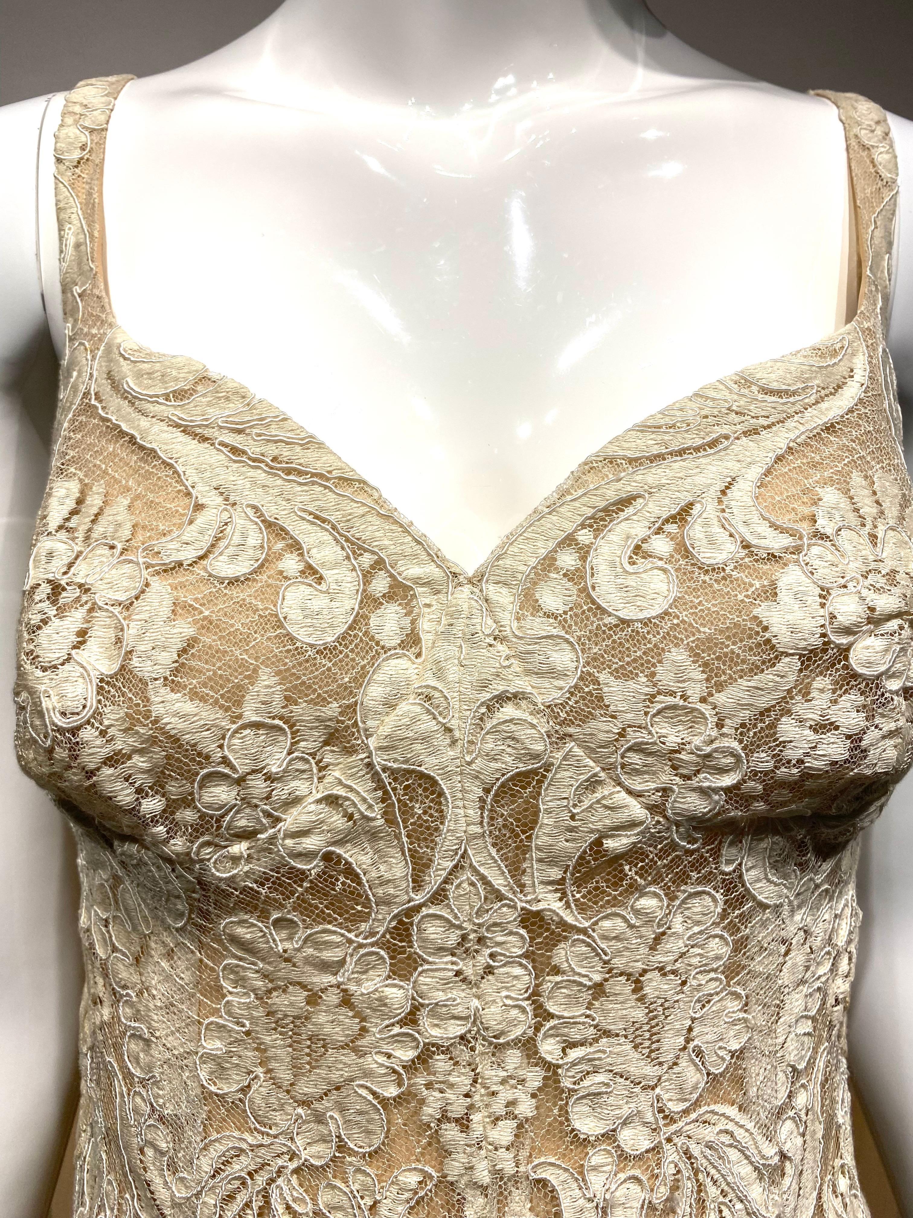 90er Gianfranco Ferre Cremefarbenes Cocktailkleid aus Spitze im Angebot 1