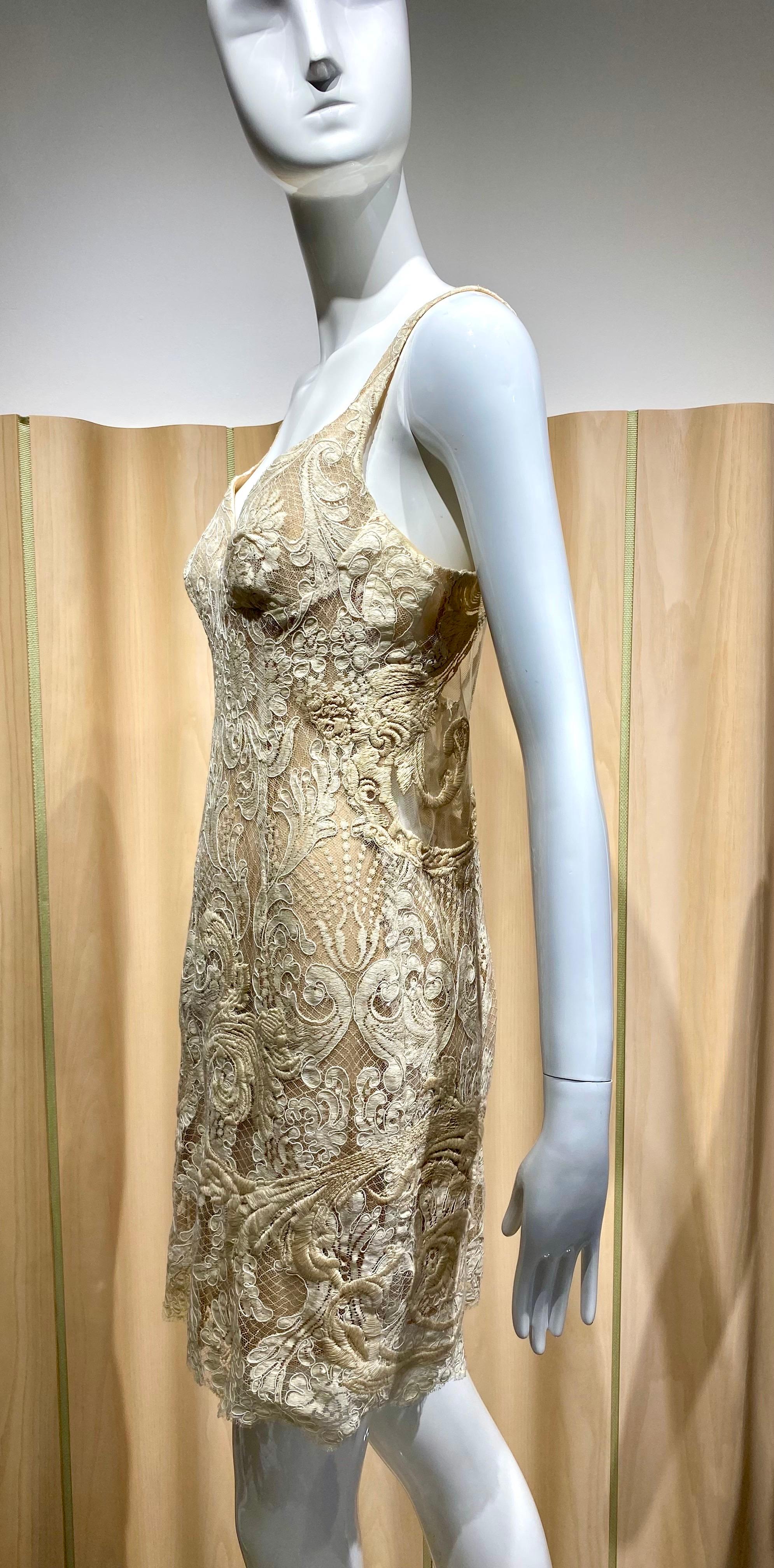 90er Gianfranco Ferre Cremefarbenes Cocktailkleid aus Spitze im Angebot 2