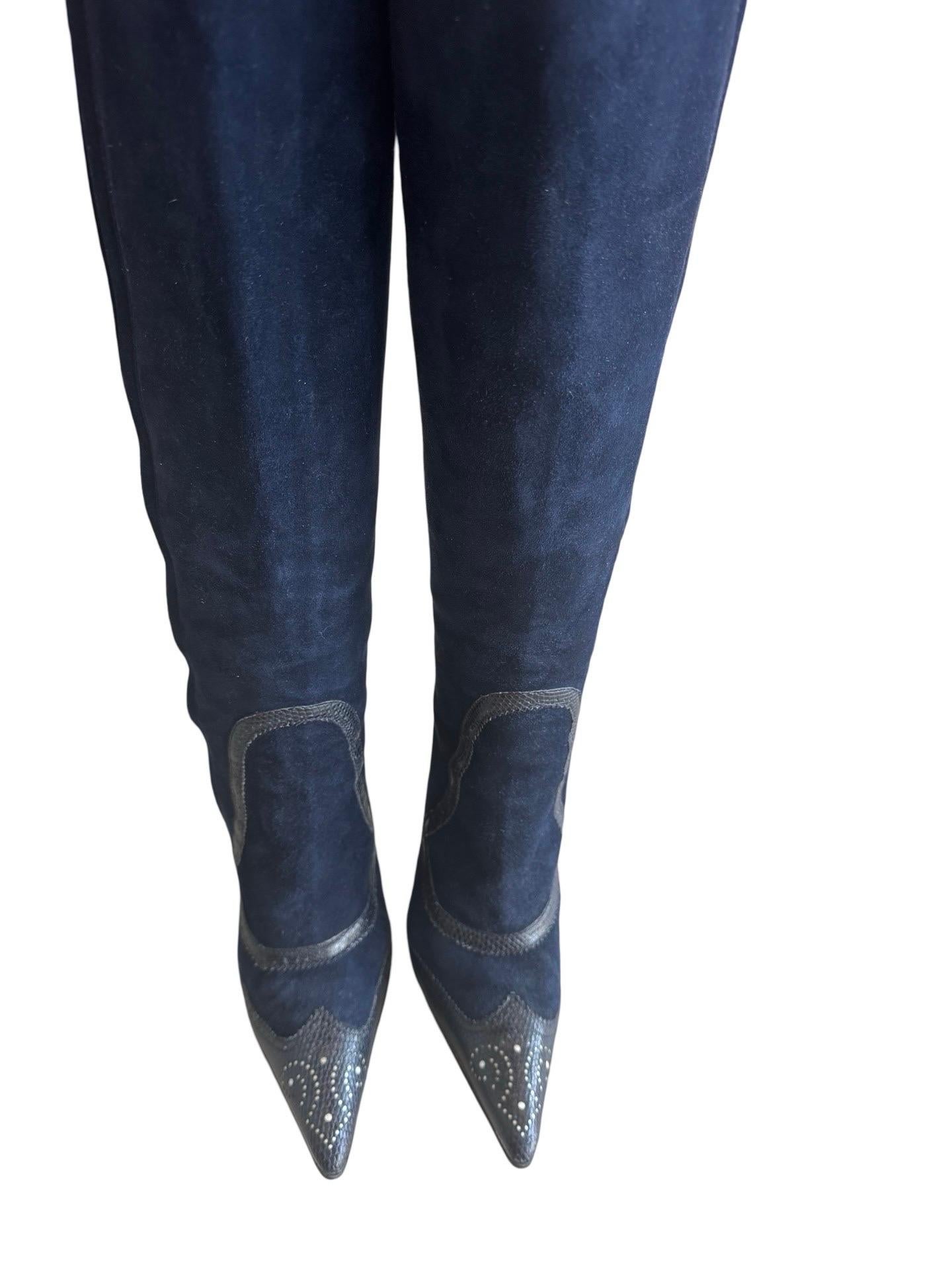 90s Gianfranco Ferre Navy Suede Knee High Boots In Good Condition For Sale In Miami, FL