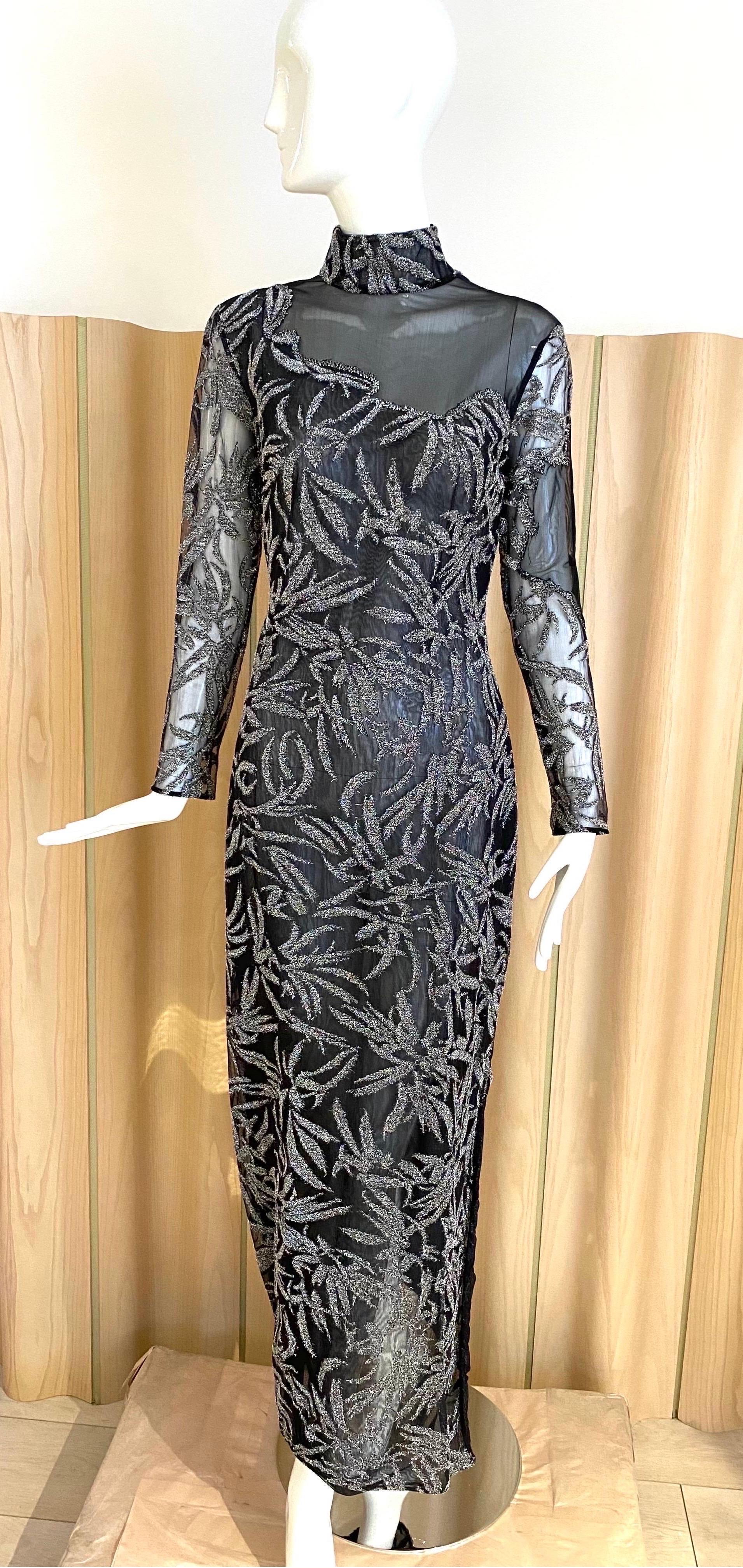 90s Gianfranco Ferre Sheer metallic grey long sleeve fitted cocktail dress.
Size: 4/6 see measurement:
Bust: 36” / Waist: 30”/ Hip : 38”/ Shoulder 15”. Dress length: 57”/ Sleeve length: 17”/ Slit :20”