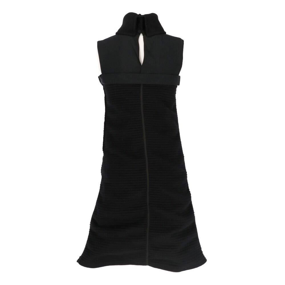 Ferré black wool dress. High collar buttoned on the back, side zip closure, two front finished pockets.

Size: 40 IT

Flat measurements
Height: 91 cm
Bust: 40 cm

Product code: X0956

Composition: Wool - Polyester

Made in: Italy

Condition: Very