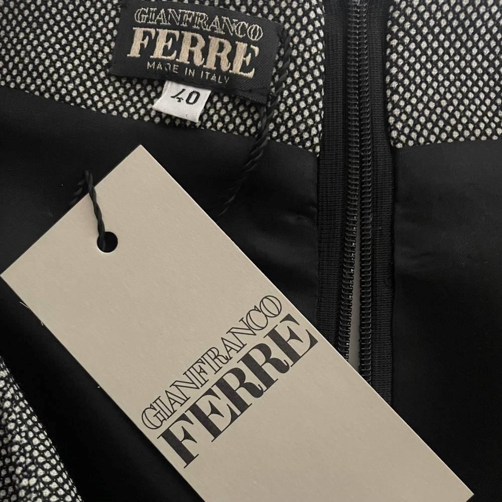 Robe Vintage Gianfranco Ferré Années 90 - Laine, Velours, Satin Noir Taille S Motif Carreaux