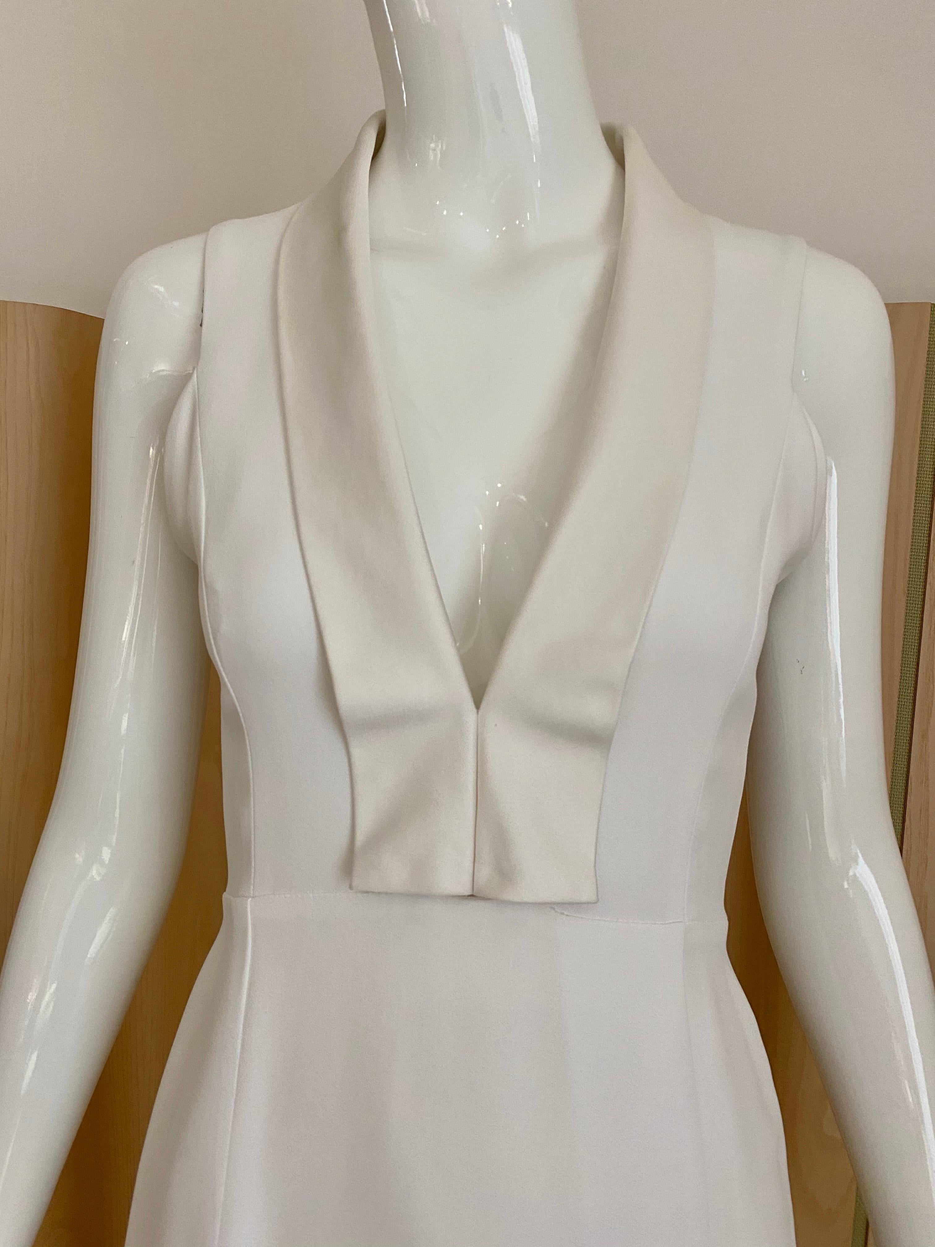 90er Jahre Gianfranco Ferre Weißes Seidenkleid ohne Ärmel mit Satinrevers am V-Ausschnitt.
Größe: 40italy, passend für Größe 6 US
Perfekt für eine Hochzeit oder ein Probeessen. 