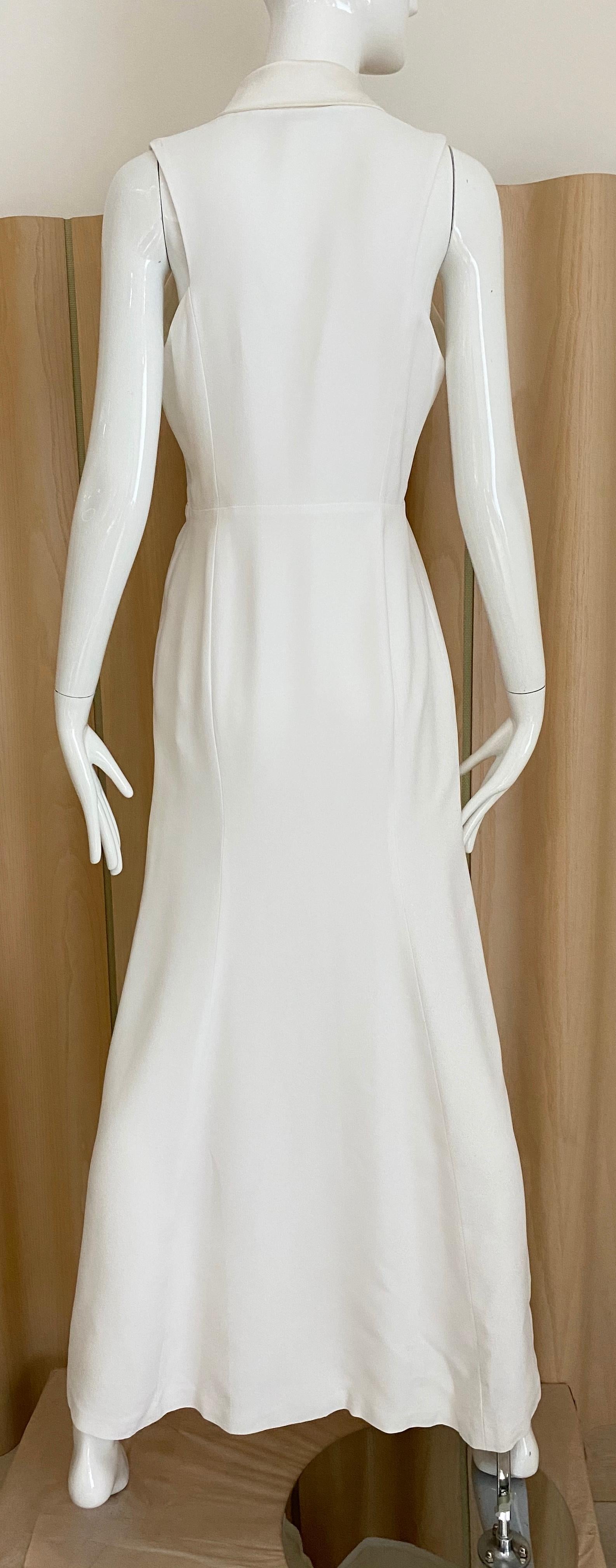 90er Gianfranco Ferre Weißes ärmelloses Kleid mit V-Ausschnitt aus Seide (Grau) im Angebot