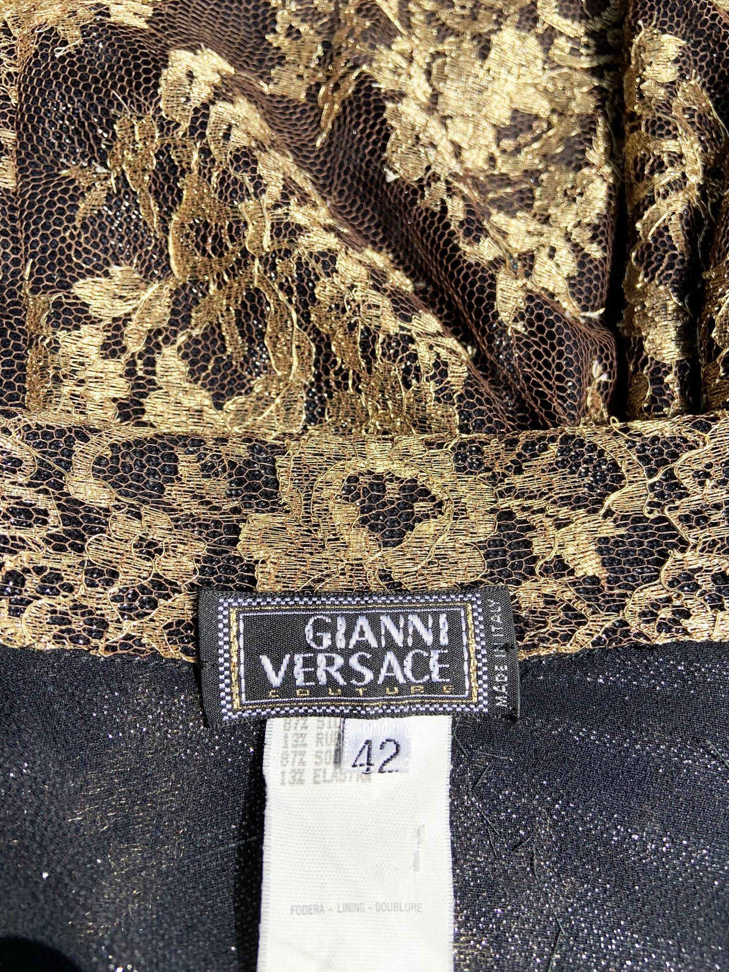 Gianni Versace Couture anni '90 - Mini abito vintage in pizzo dorato e tulle con bottoni 42 in vendita 5