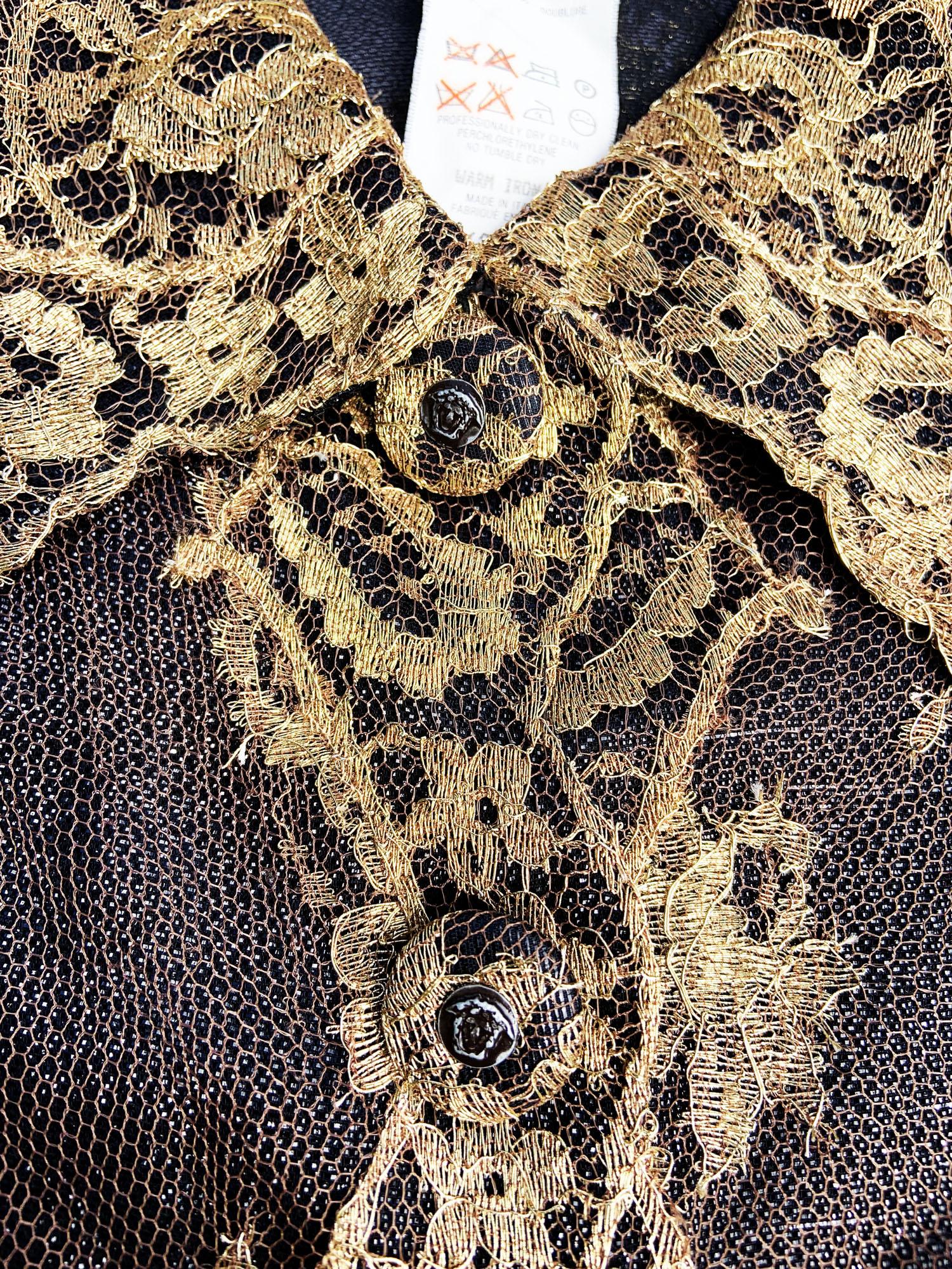 Gianni Versace Couture anni '90 - Mini abito vintage in pizzo dorato e tulle con bottoni 42 in vendita 6