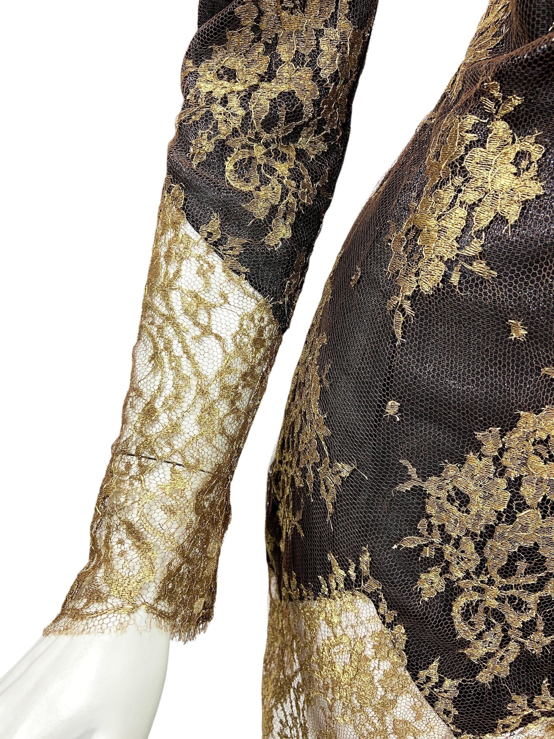 Gianni Versace Couture anni '90 - Mini abito vintage in pizzo dorato e tulle con bottoni 42 in vendita 4