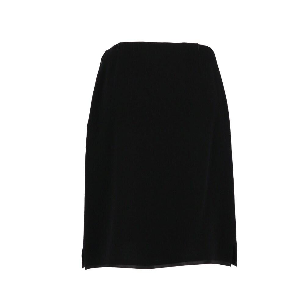 Gianni Versace black wool skirt. Side zip closure, slits and silk hem on the bottom. Above the knee length.

Size: 42 IT

Flat measurements
Height: 52 cm
Waist: 35 cm
Hips: 47 cm

Product code: X1119

Composition:
Outer: 100% Wool
Lining: 100%