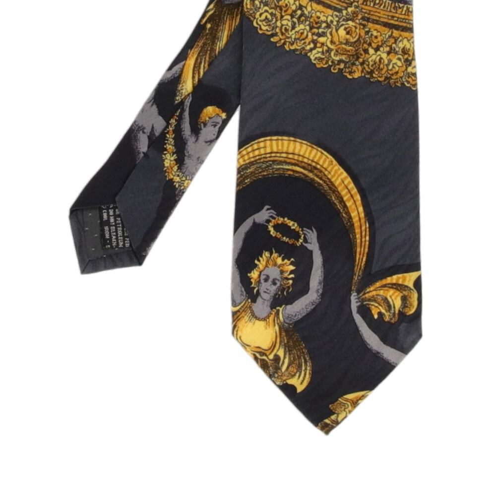 Gianni Versace dark gray silk tie with iconic yellow print. Pointed design model.

Measurements
Width: 9 cm

Product code: X1229

Composition: 100% Silk

Made in: Italy

Condition: Very good conditions