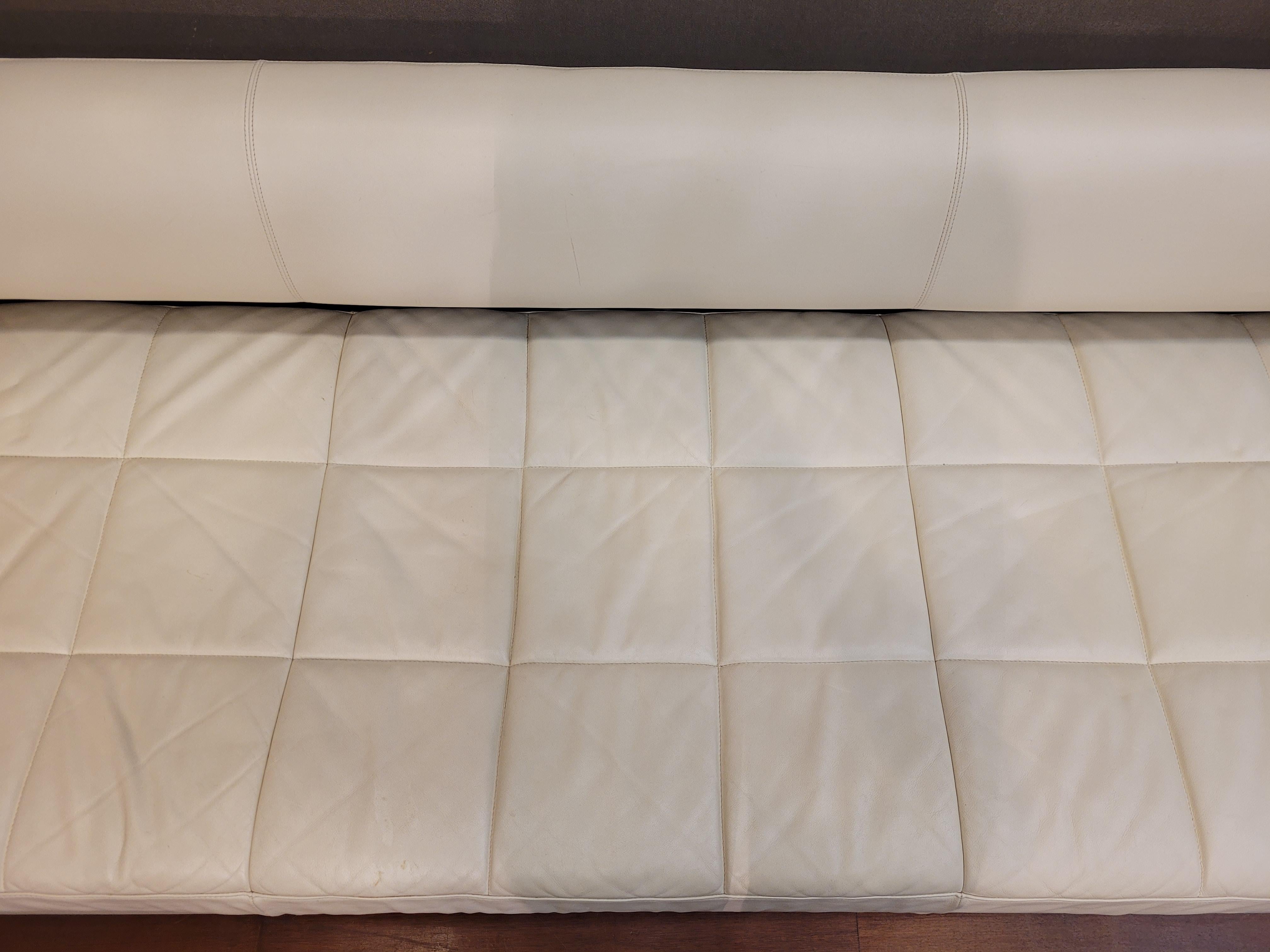 90er Hydra Castor-Sofa aus weißem Leder und Stahl, Luca Scacchetti  Poltrona Frau im Angebot 3