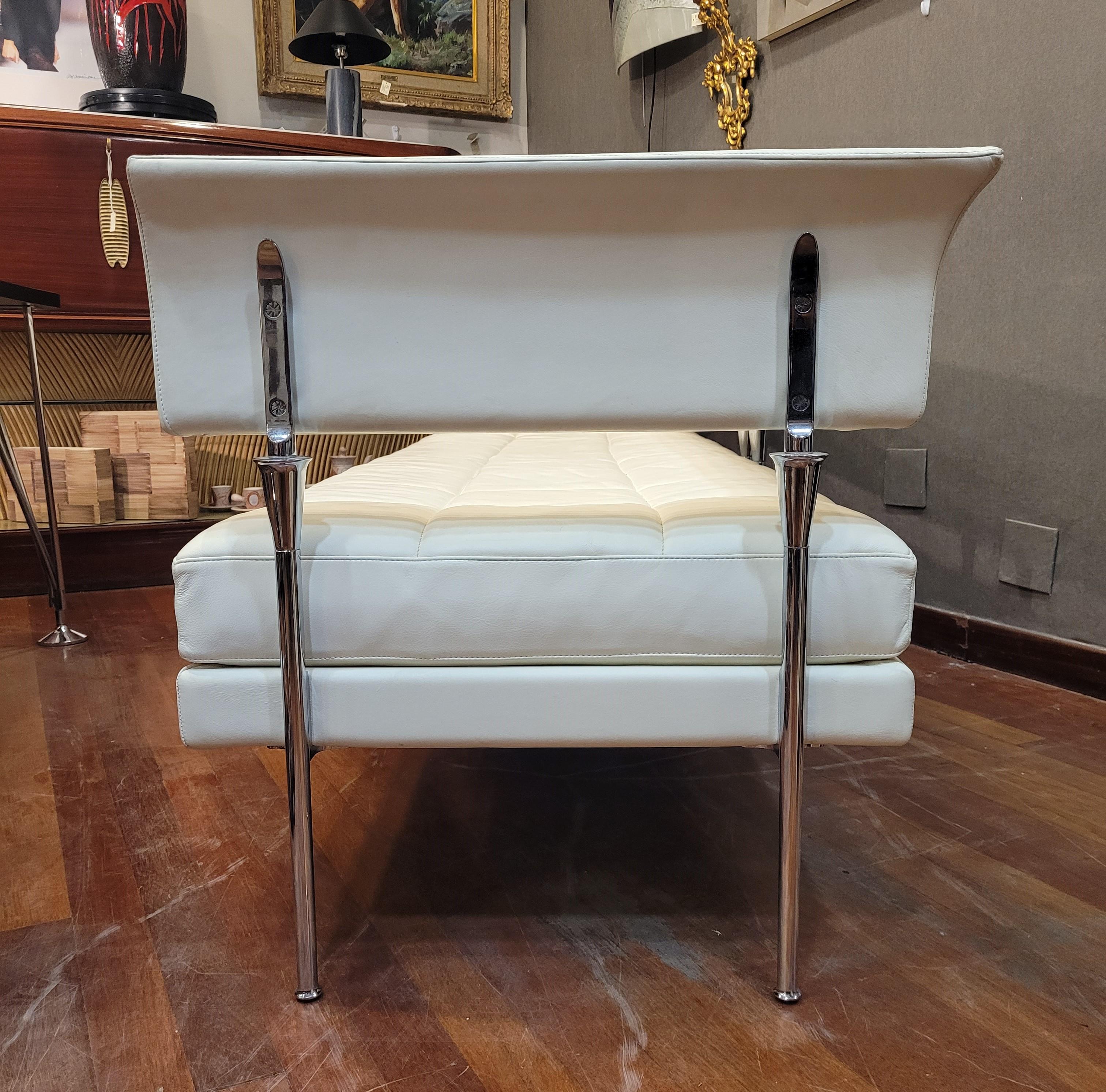 90s Hydra Castor sofa, white leather and steel, Luca Scacchetti  Poltrona Frau For Sale 5